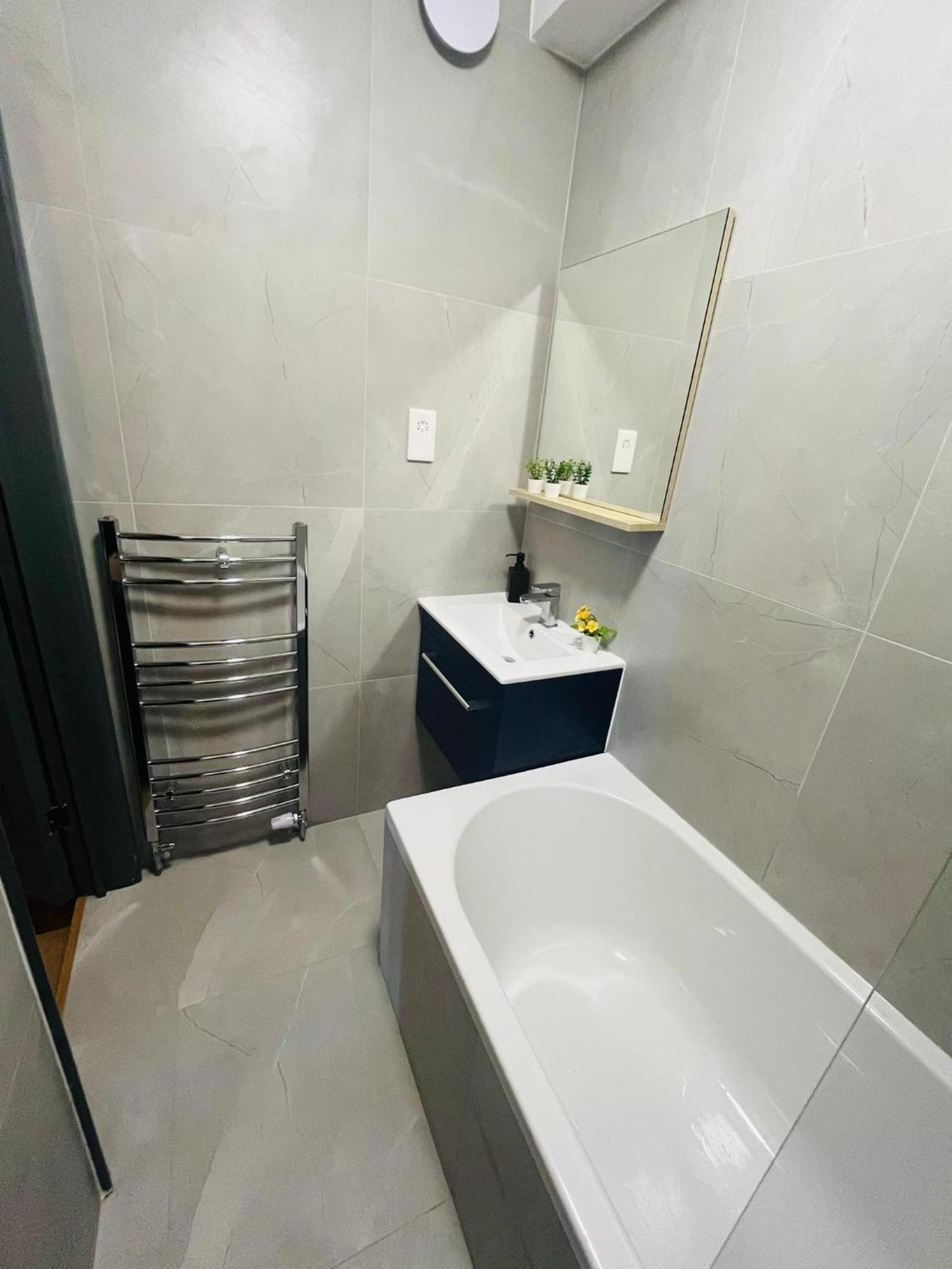 Kilburn Guest * London