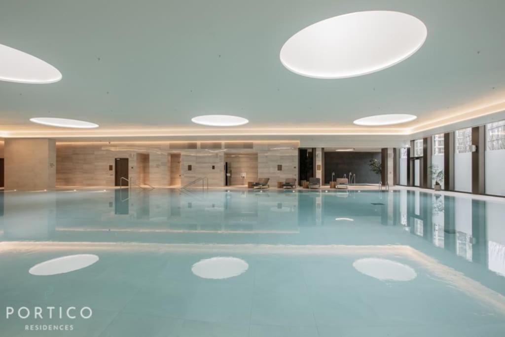 Portico Residences - Beautiful 2 Bed With Pool In Nine Elms Apartment *