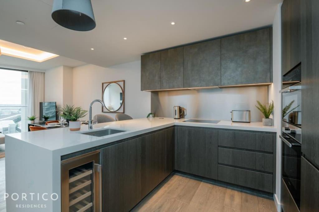 Portico Residences - Beautiful 2 Bed With Pool In Nine Elms * London
