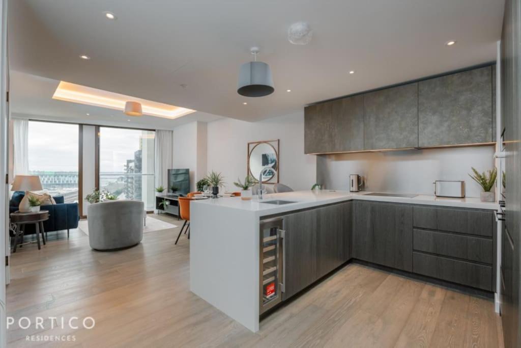 Portico Residences - Beautiful 2 Bed With Pool In Nine Elms Apartment *