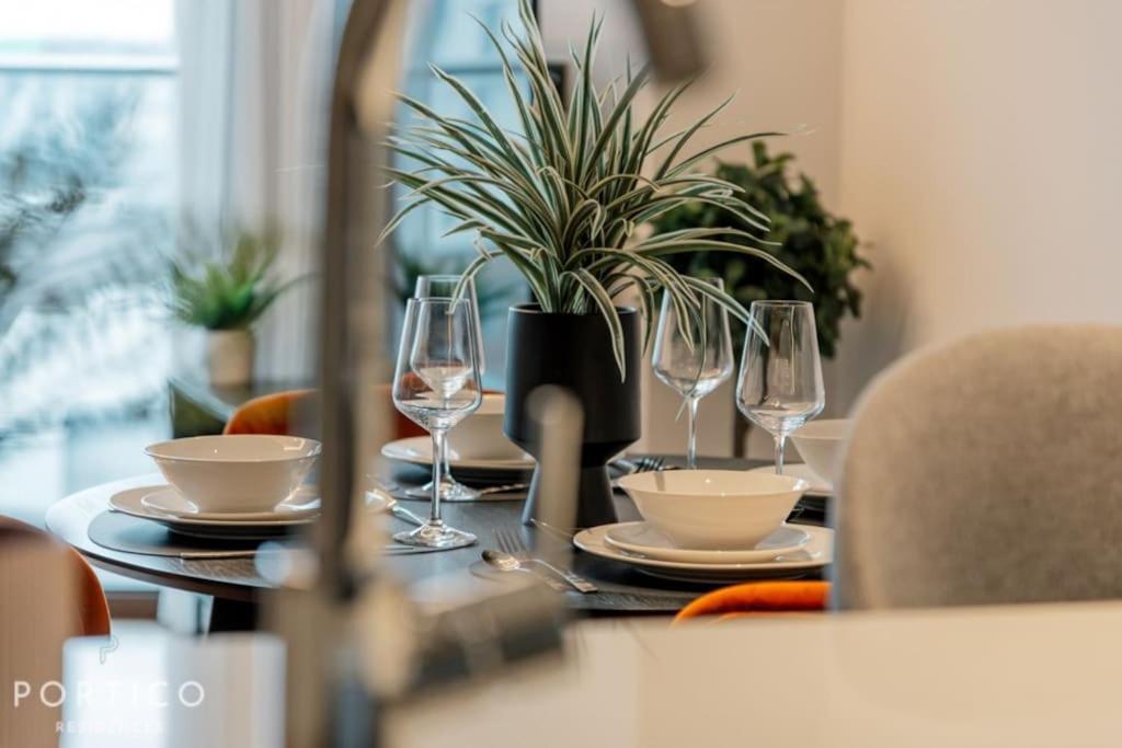 Portico Residences - Beautiful 2 Bed With Pool In Nine Elms *