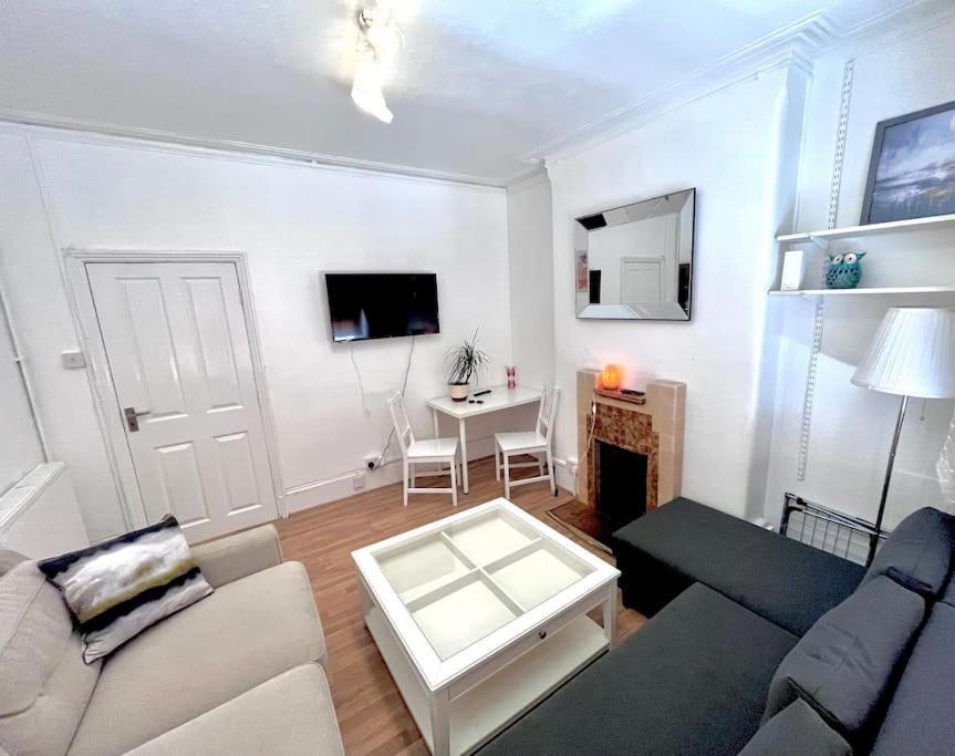 One Bedroom Flat Sw8 * London