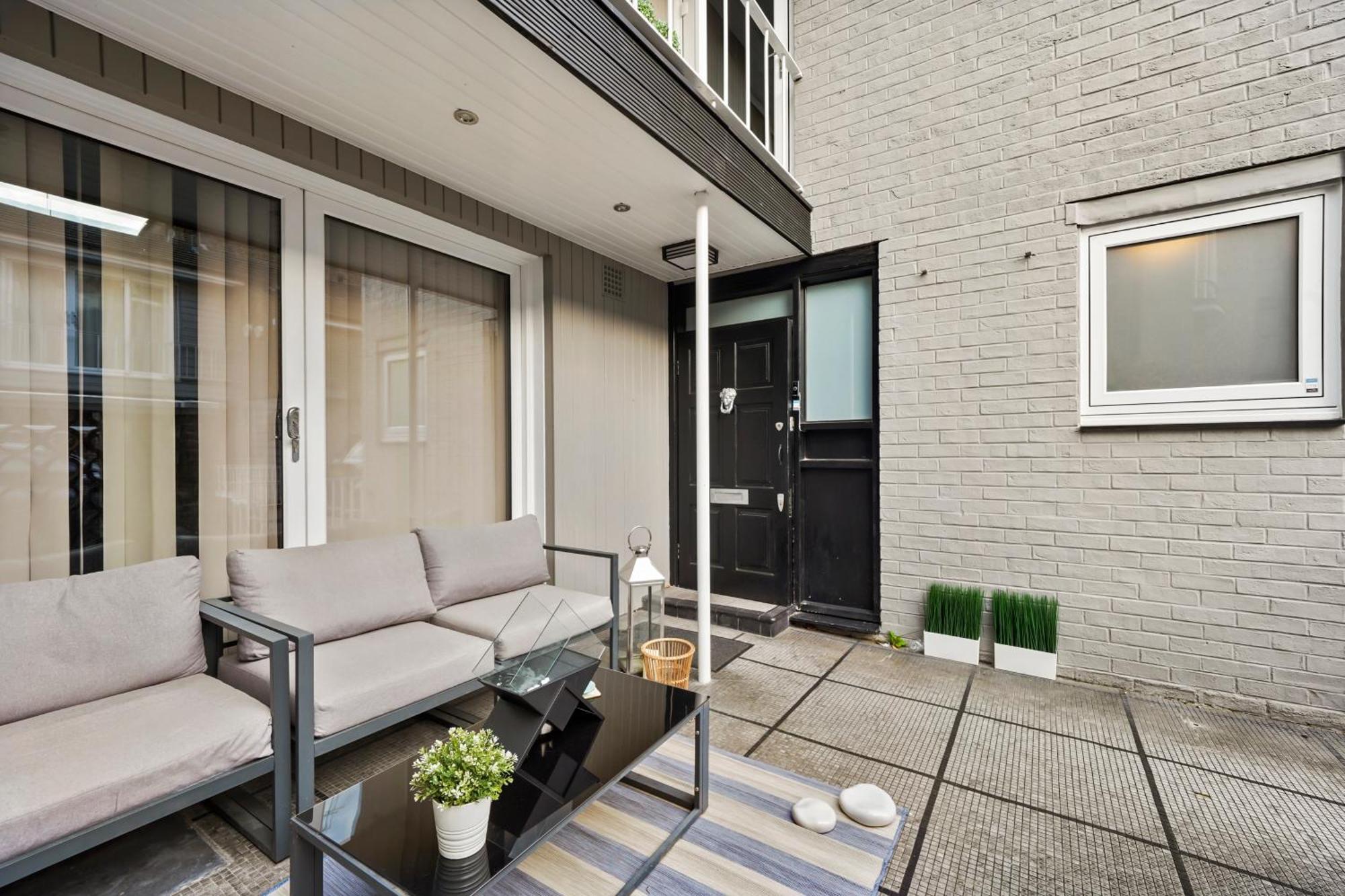 Vakantiehuis Mews House With Private Patio & Parking