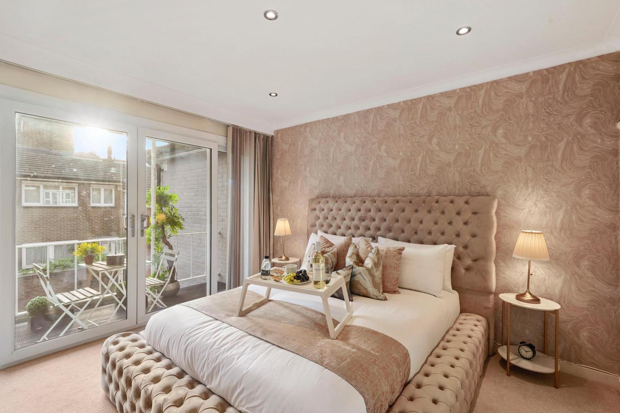 Feriehus Mews House With Private Patio & Parking London