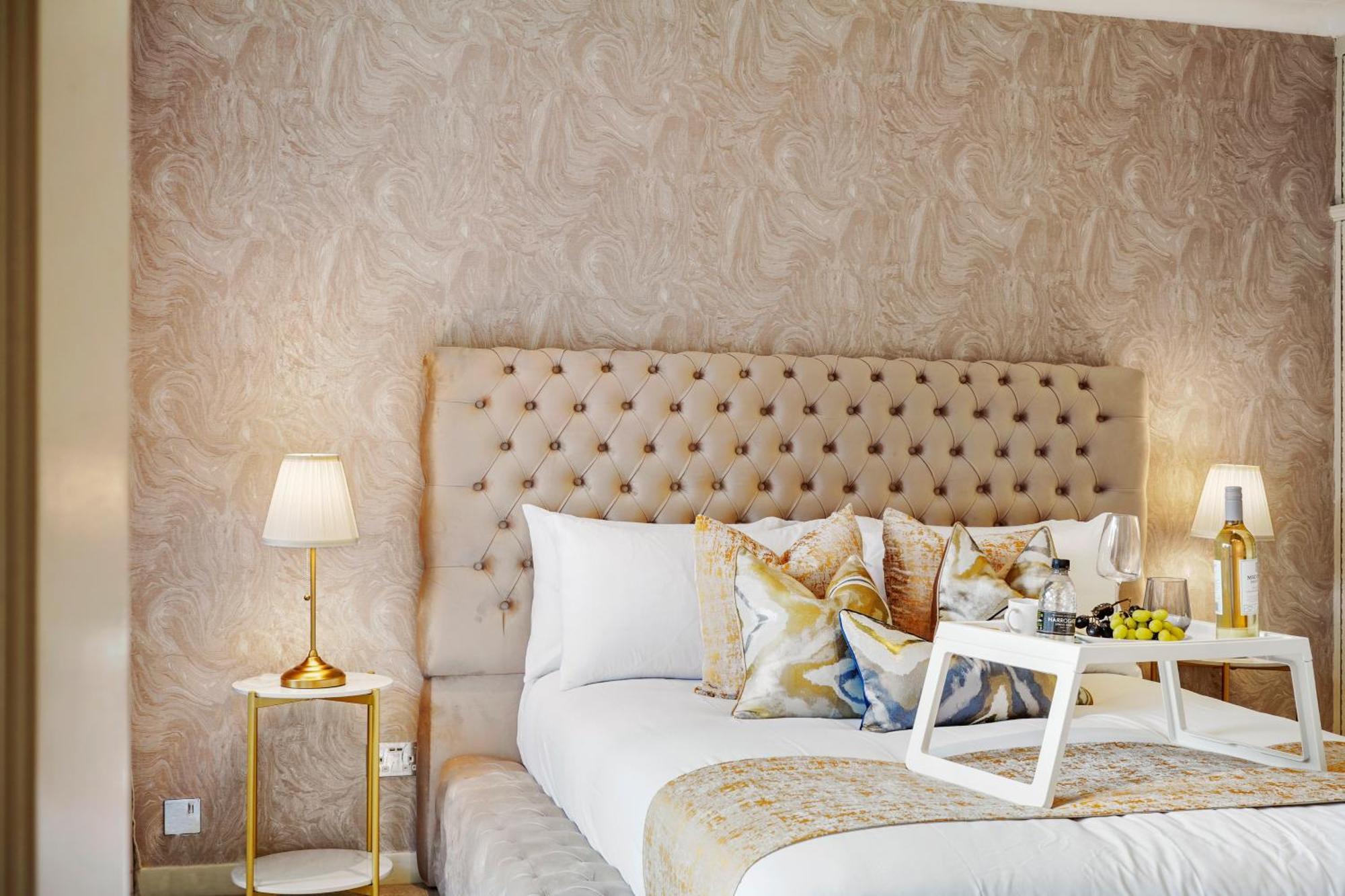Vakantiehuis Mews House With Private Patio & Parking