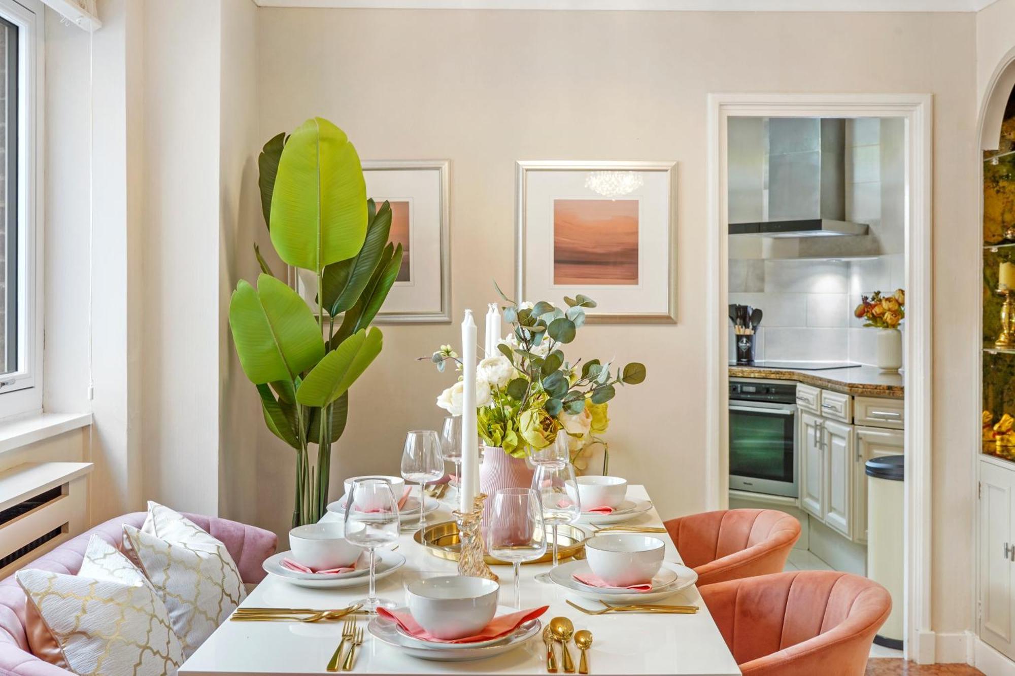 Mews House With Private Patio & Parking Ferienhaus *