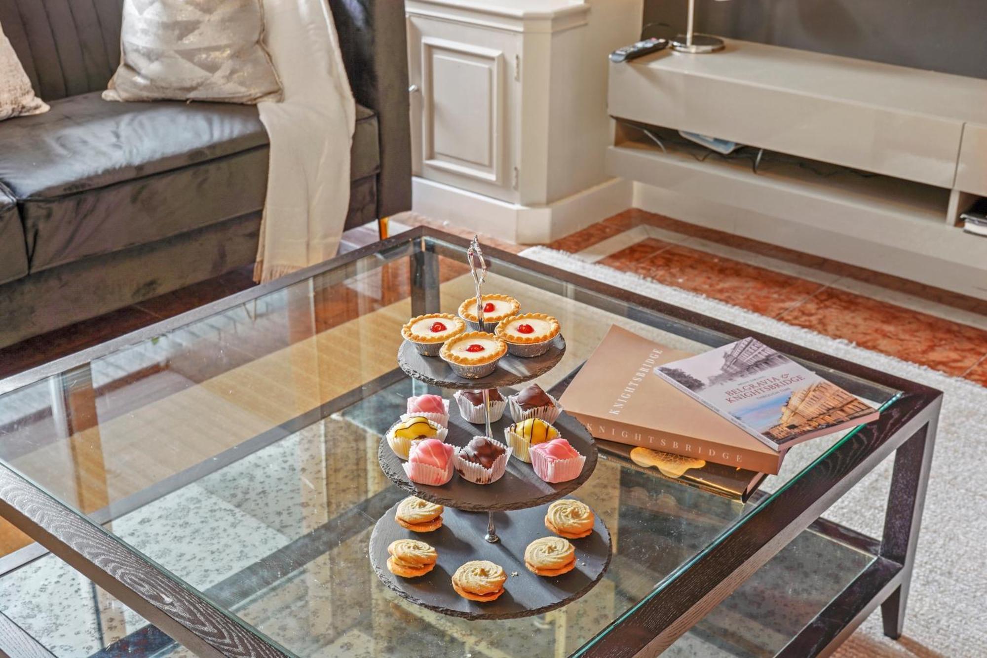 Mews House With Private Patio & Parking Vakantiehuis Londen