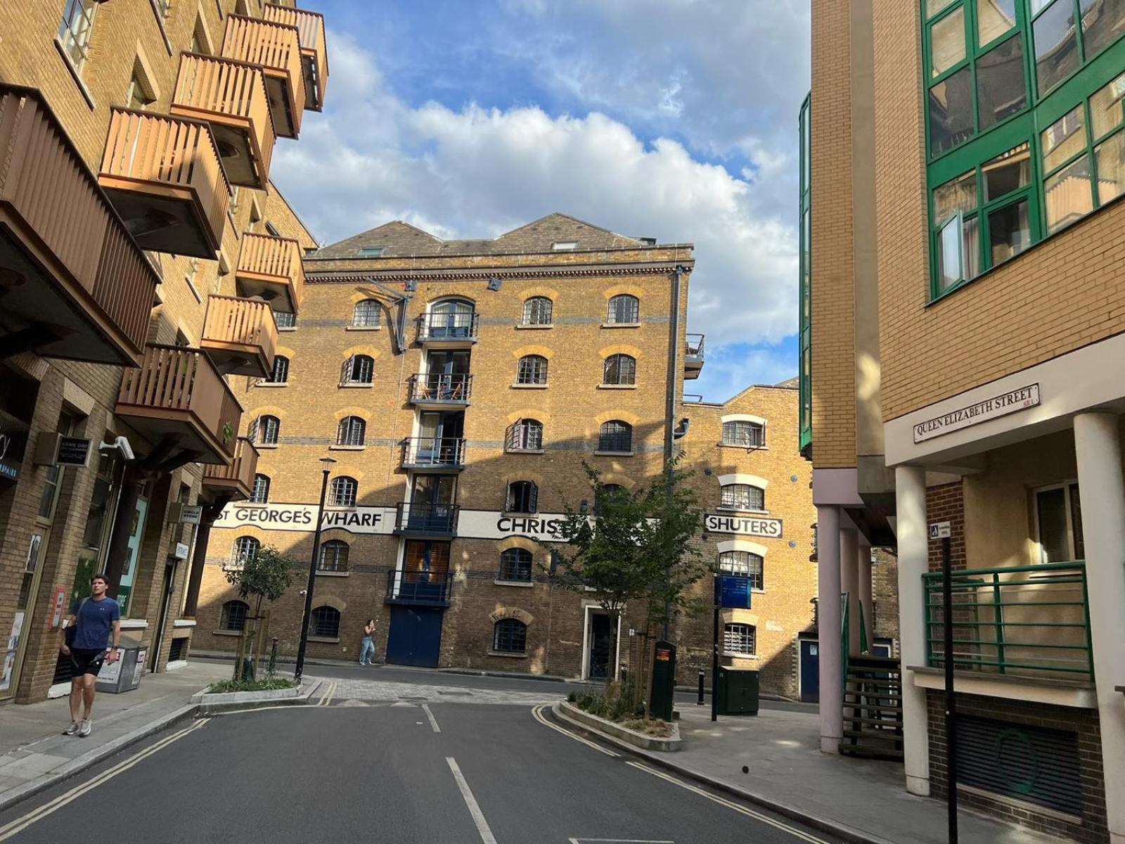 Tower Bridge Apartment *