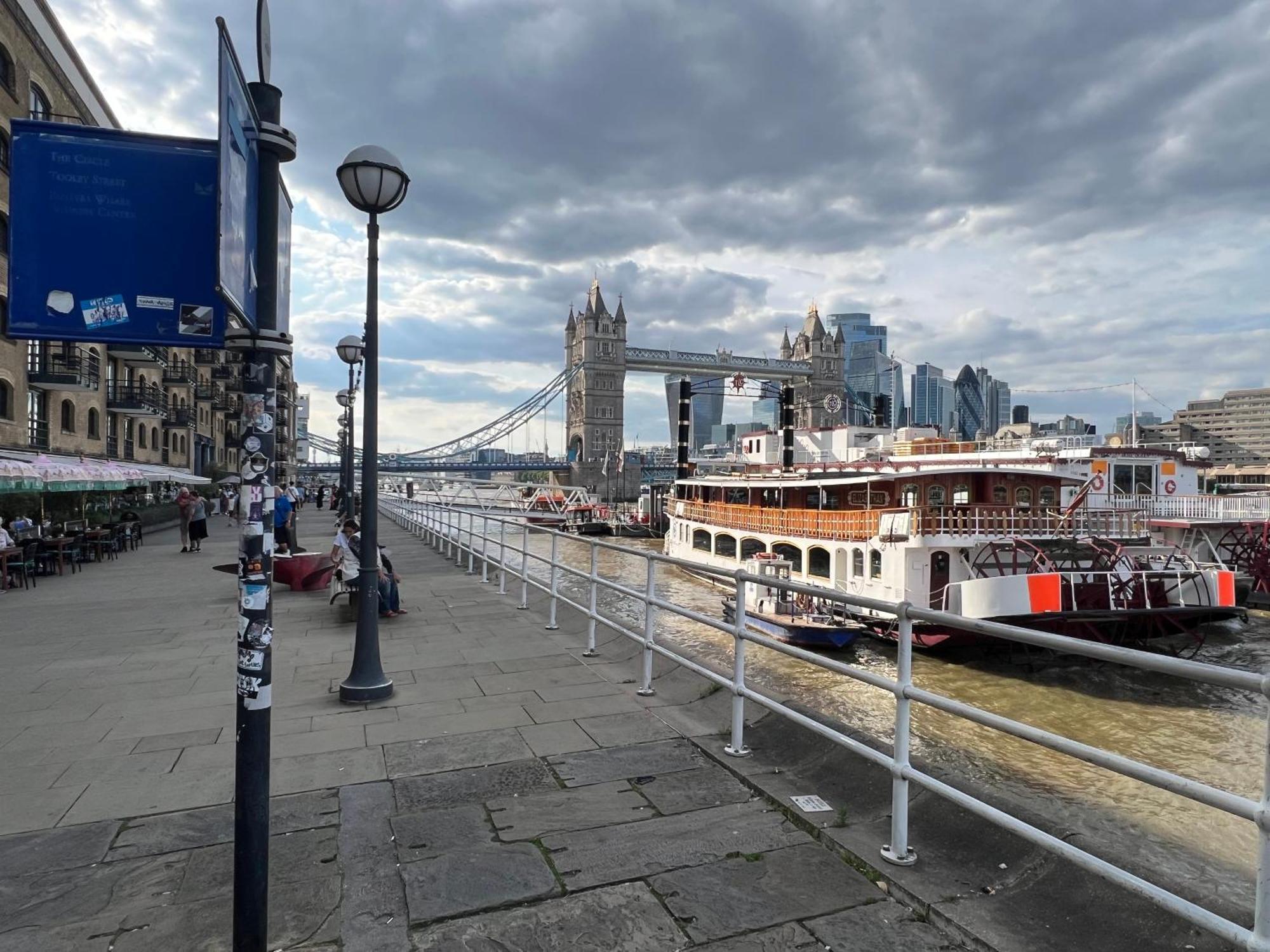 Apartment Tower Bridge