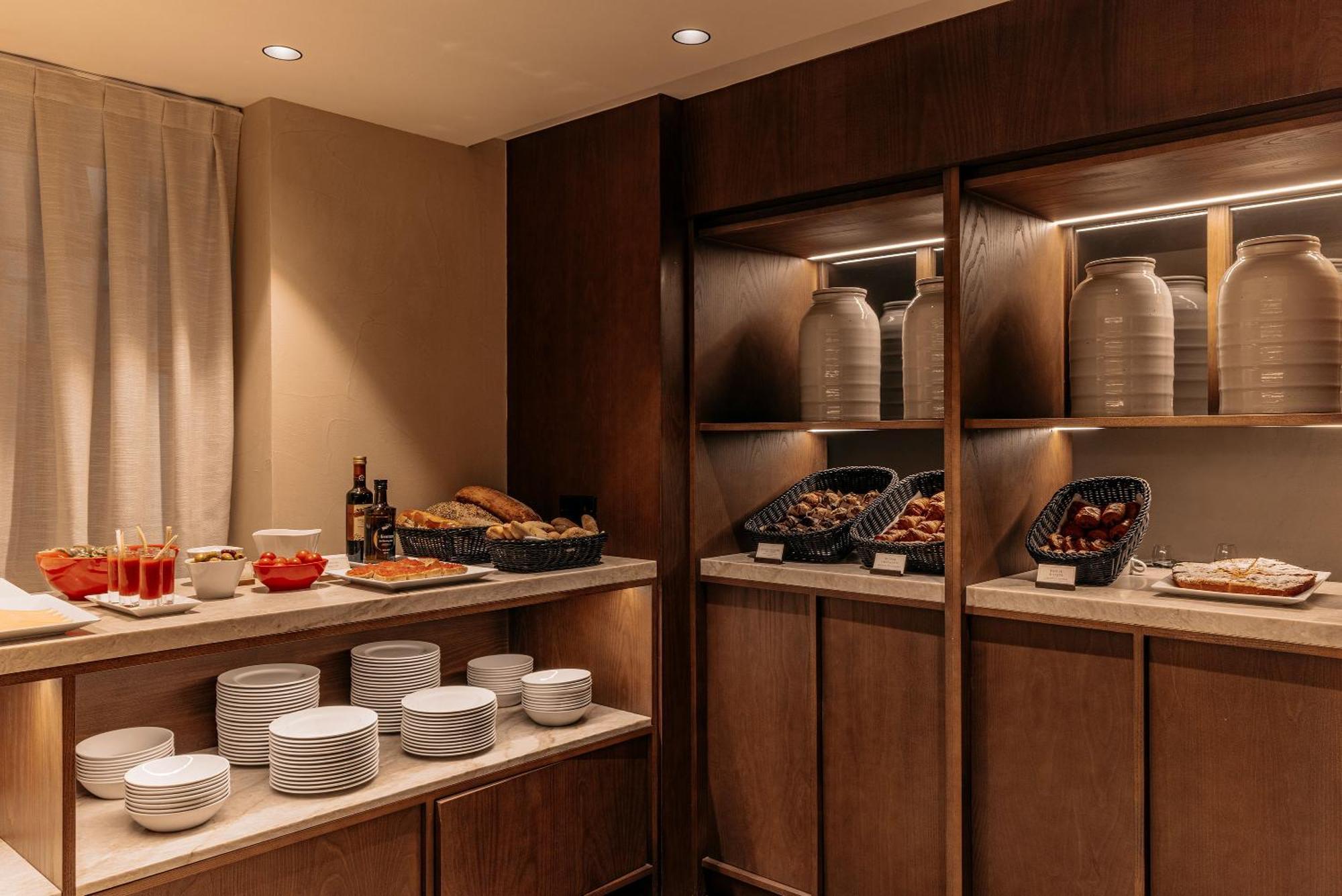 Hotel The Caesar 4*