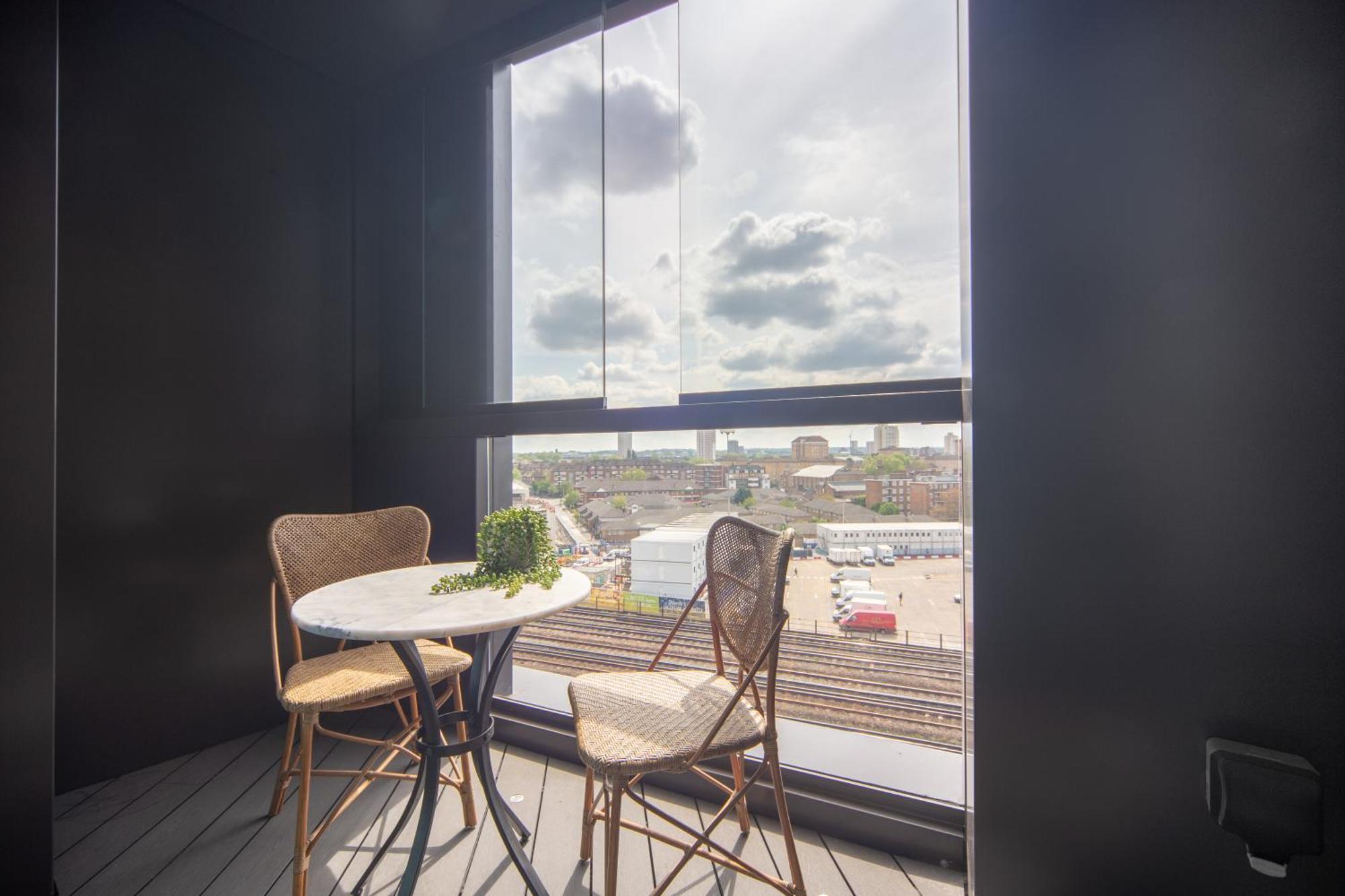 Apartment Thornes House London