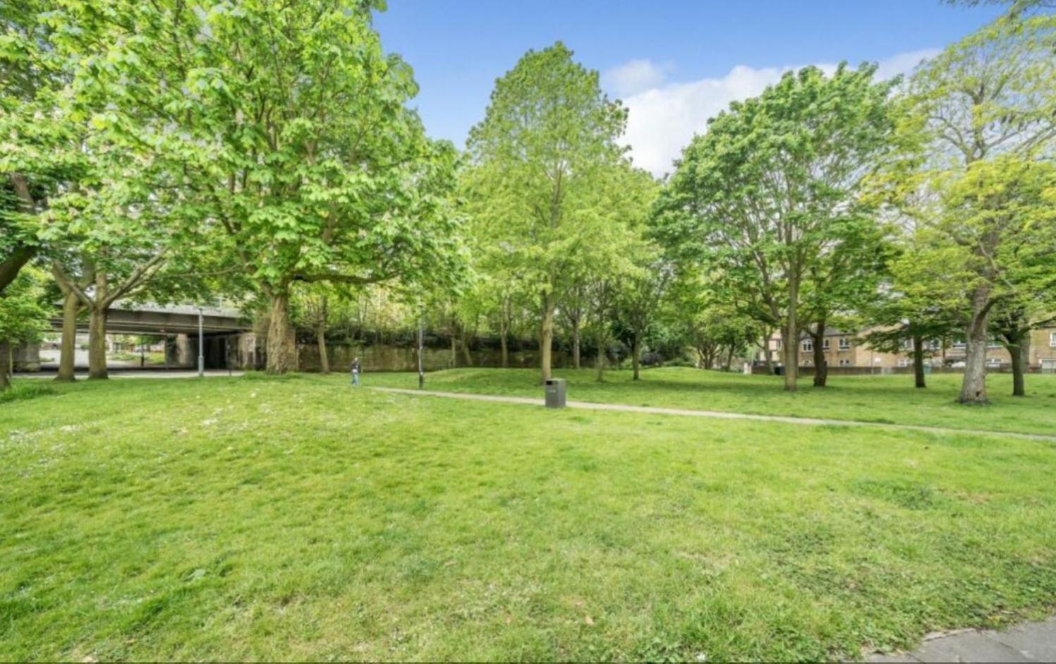 Free Parking - 4 Bed - 3 Bath - Sofa Bed - Digital Lock Entry * Londen