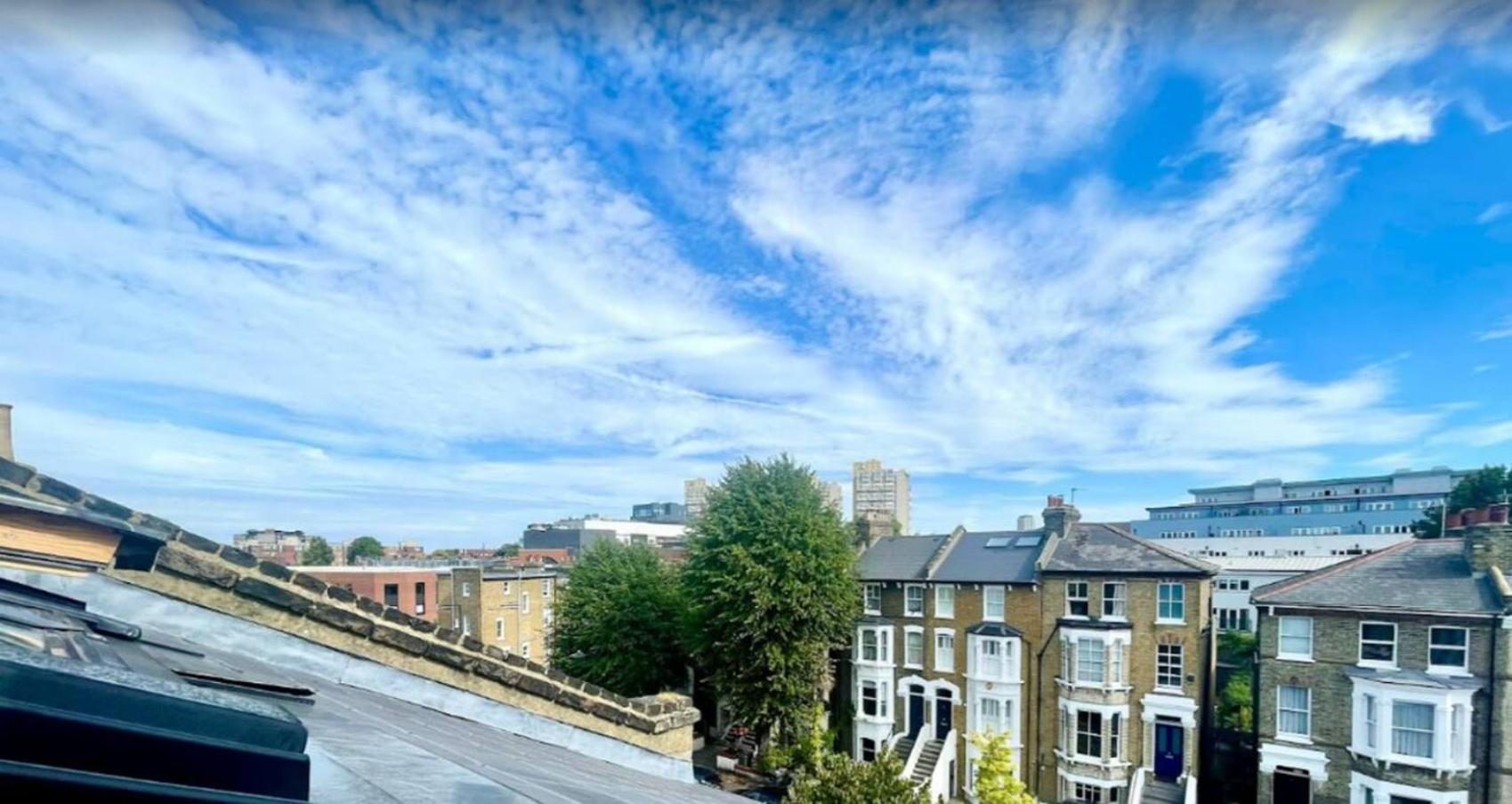 Bright Quiet Loft Ensuite Serene Clapham Area