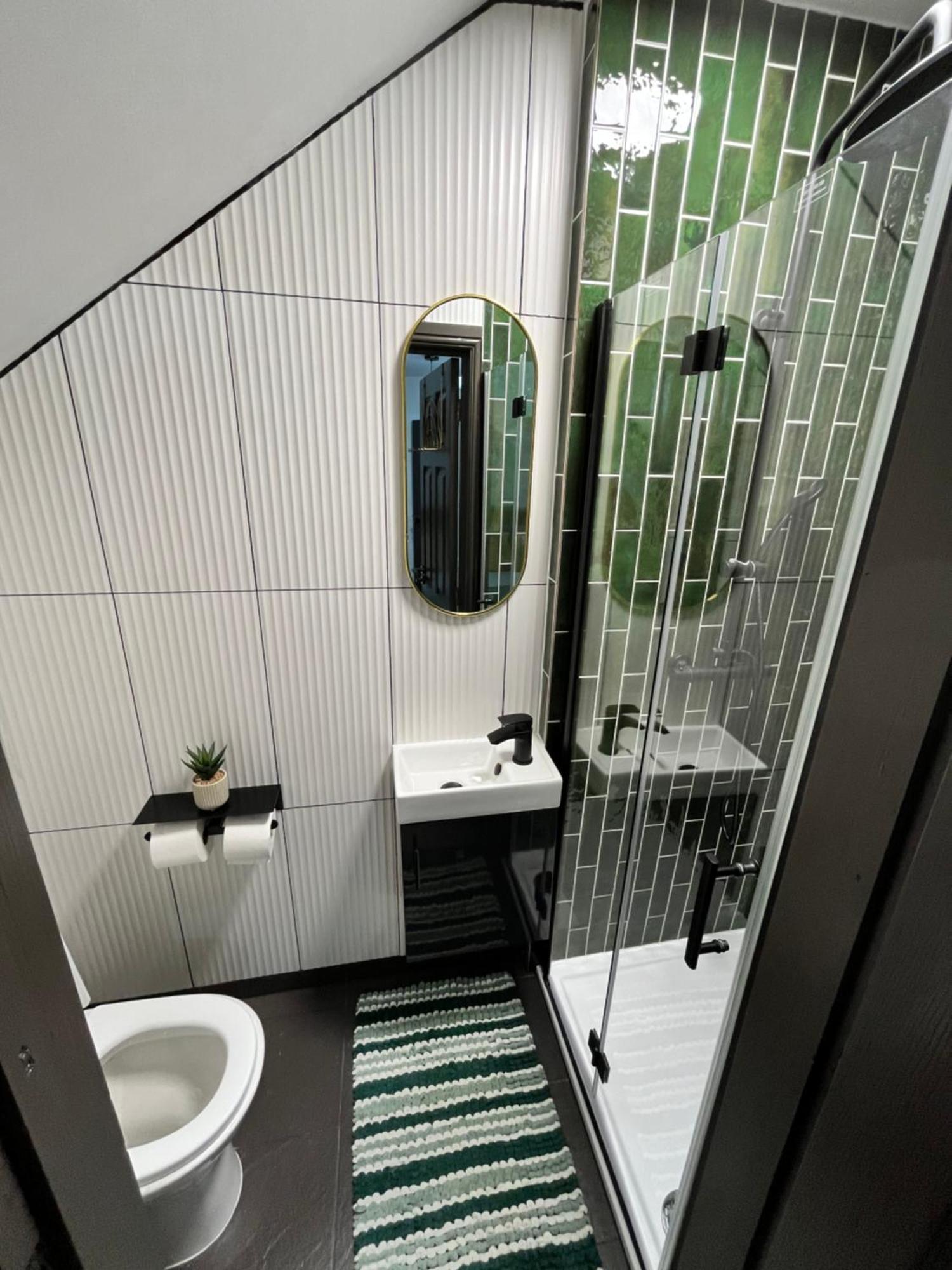 Apartment Fabulous 3 Bed - Near Excel - Sleeps 6 - 8 *