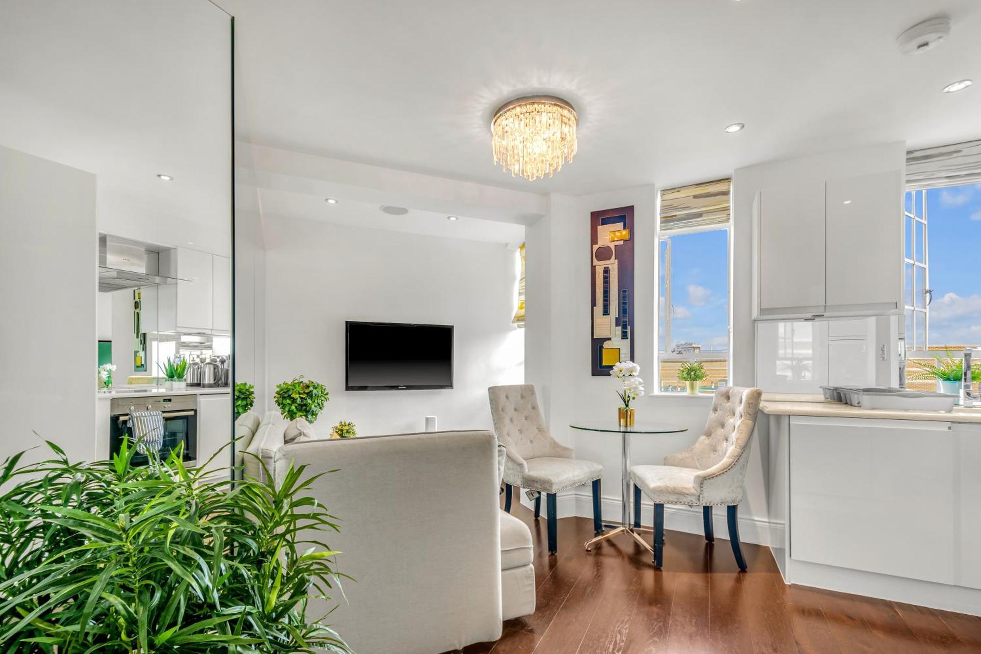 Mysquare Modern One Bed Serviced In Chelsea Apartment