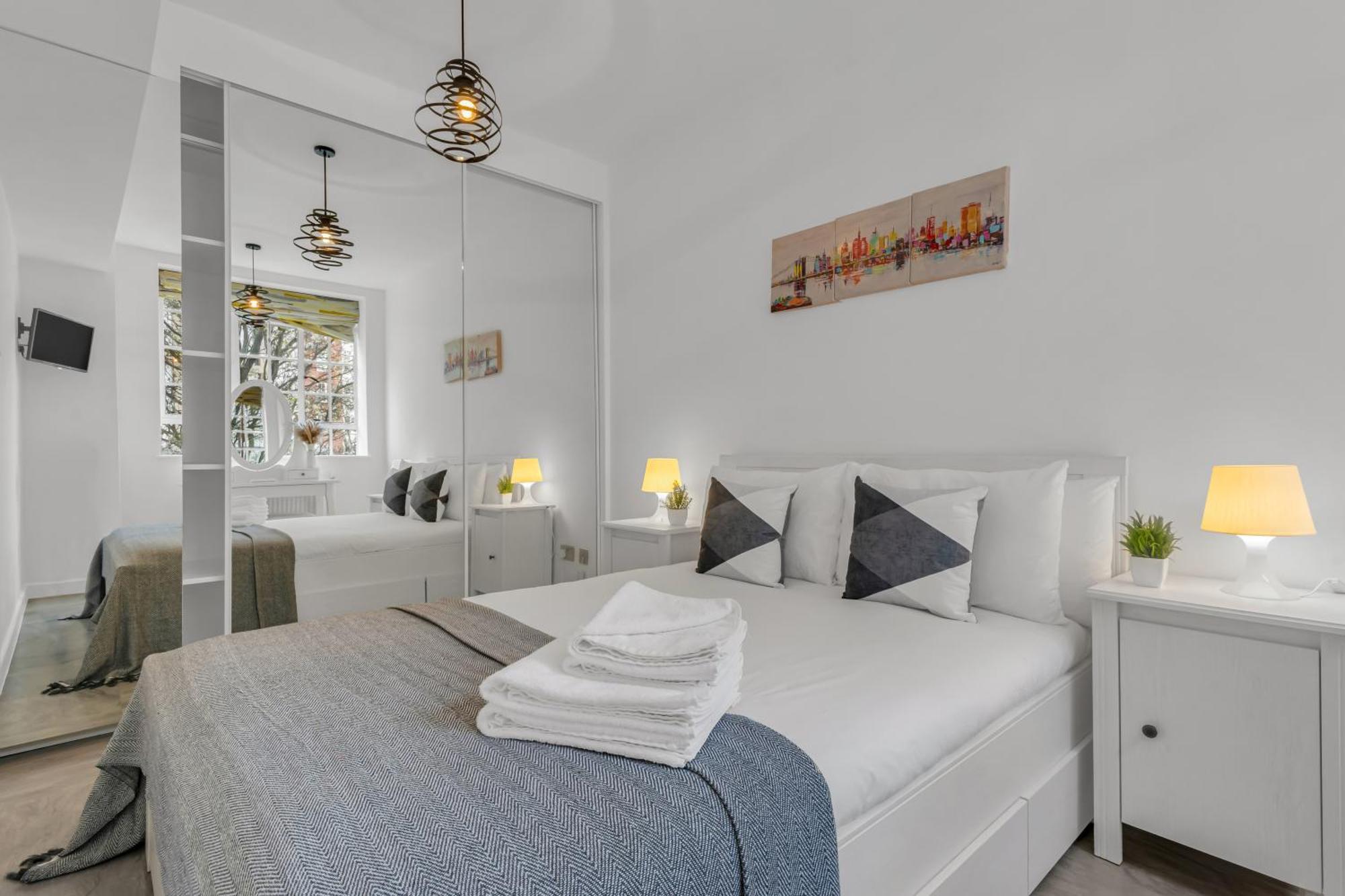 Mysquare Modern One Bed Serviced In Chelsea Apartment London