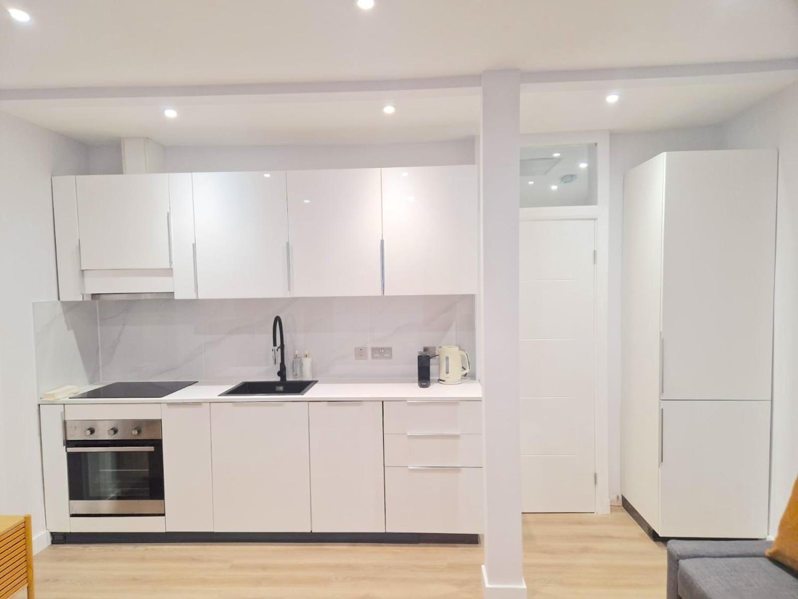 Apartment The Comfort You Need In Is 16 Minutes Away From Central London