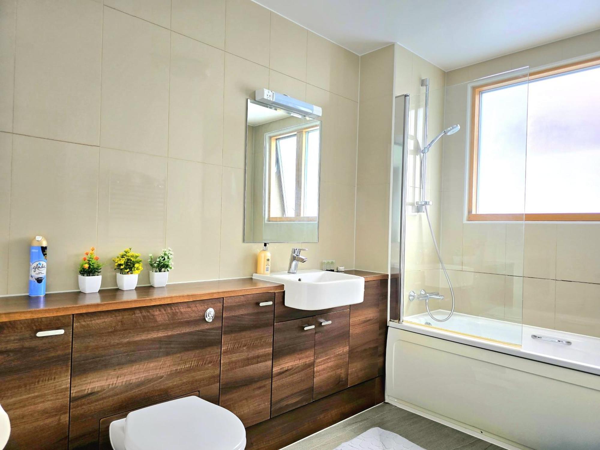 Spectacular 3br 2bath Rooftop Sky-views With Parking Leilighet