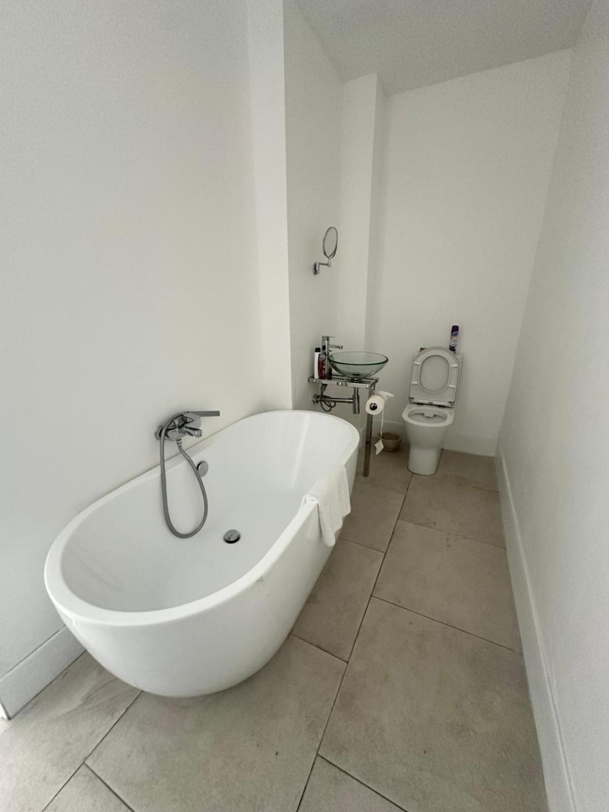 Apartment 2 Bedroom Flat Wembley