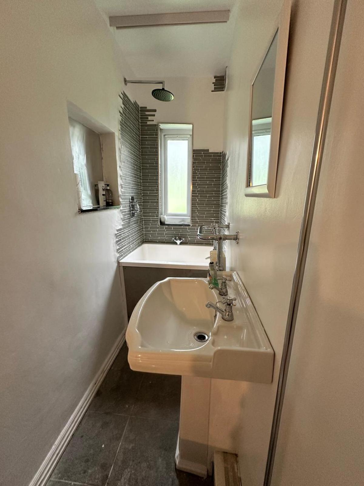 Apartment 2 Bedroom Flat Wembley London