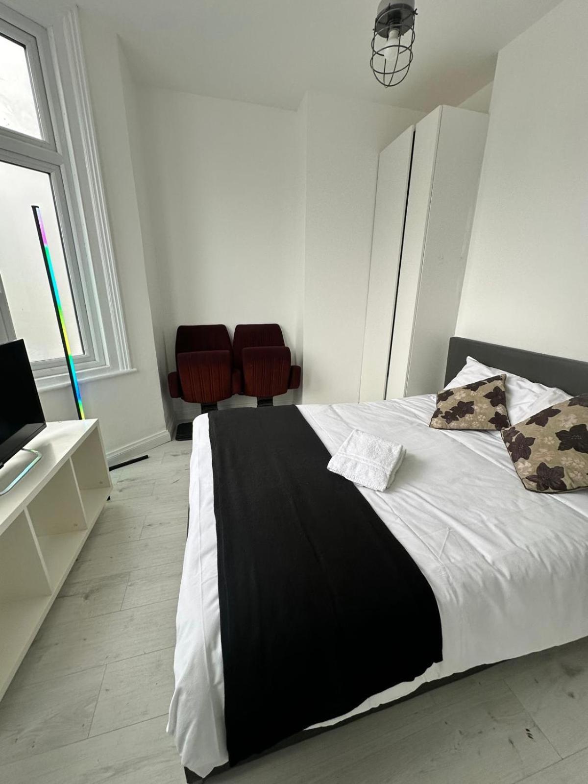 Apartment 2 Bedroom Flat Wembley London