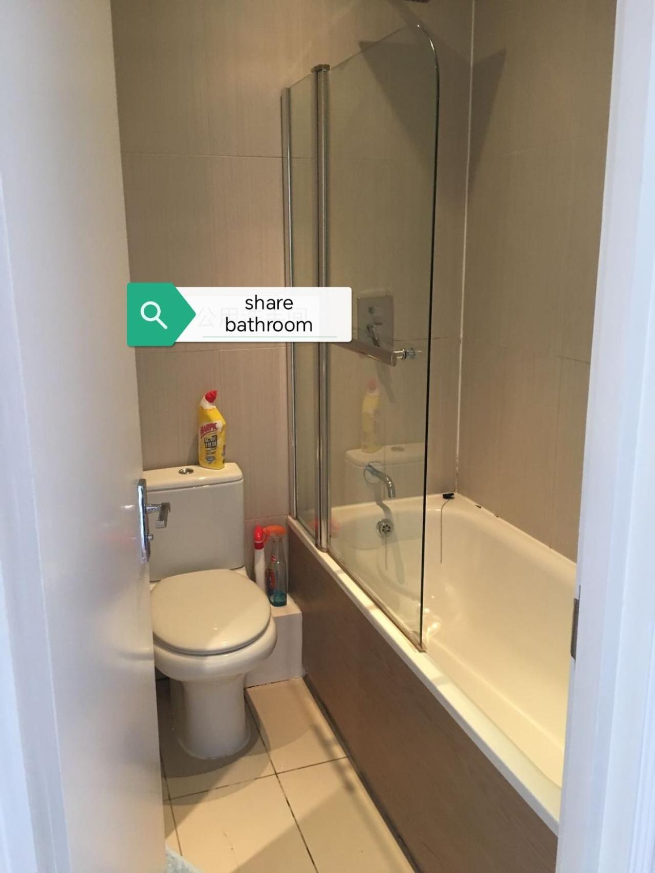 Spacious 3 Bedroom In Apartment *