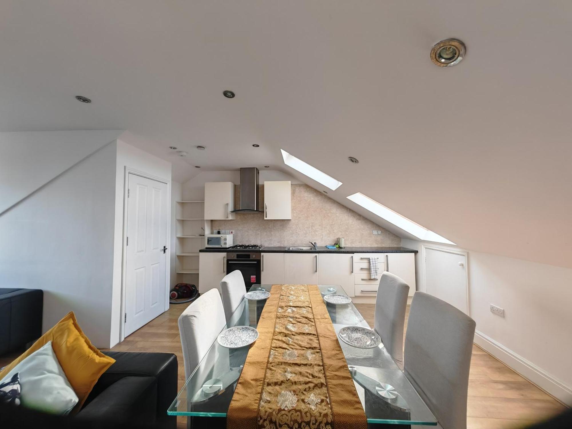 Apartment Spacious 3 Bedroom In *