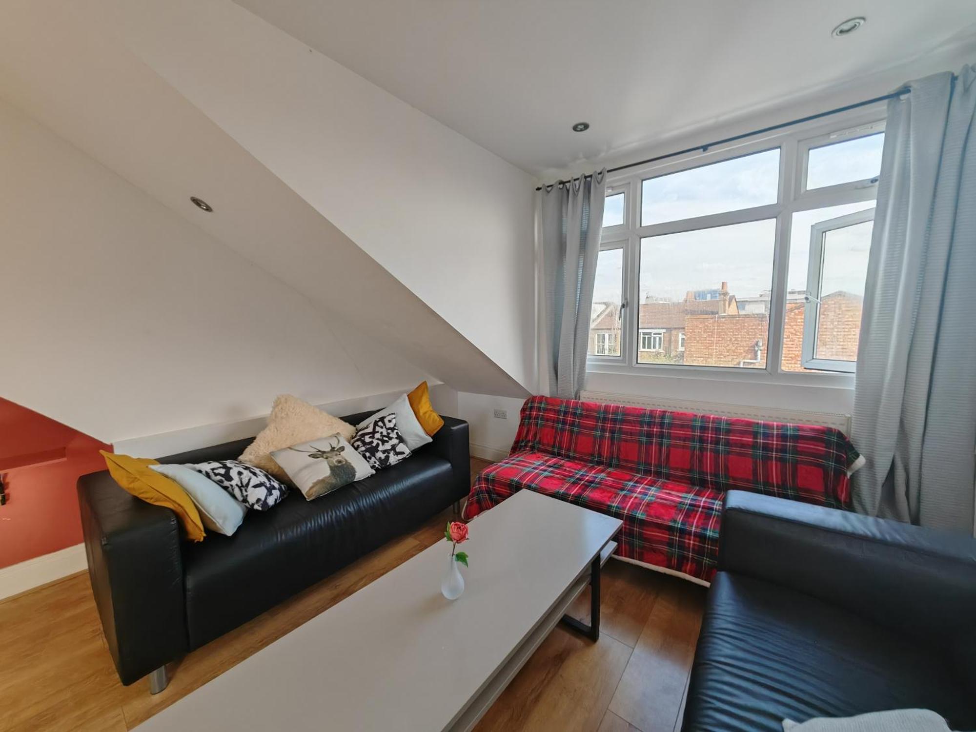 Apartment Spacious 3 Bedroom In London
