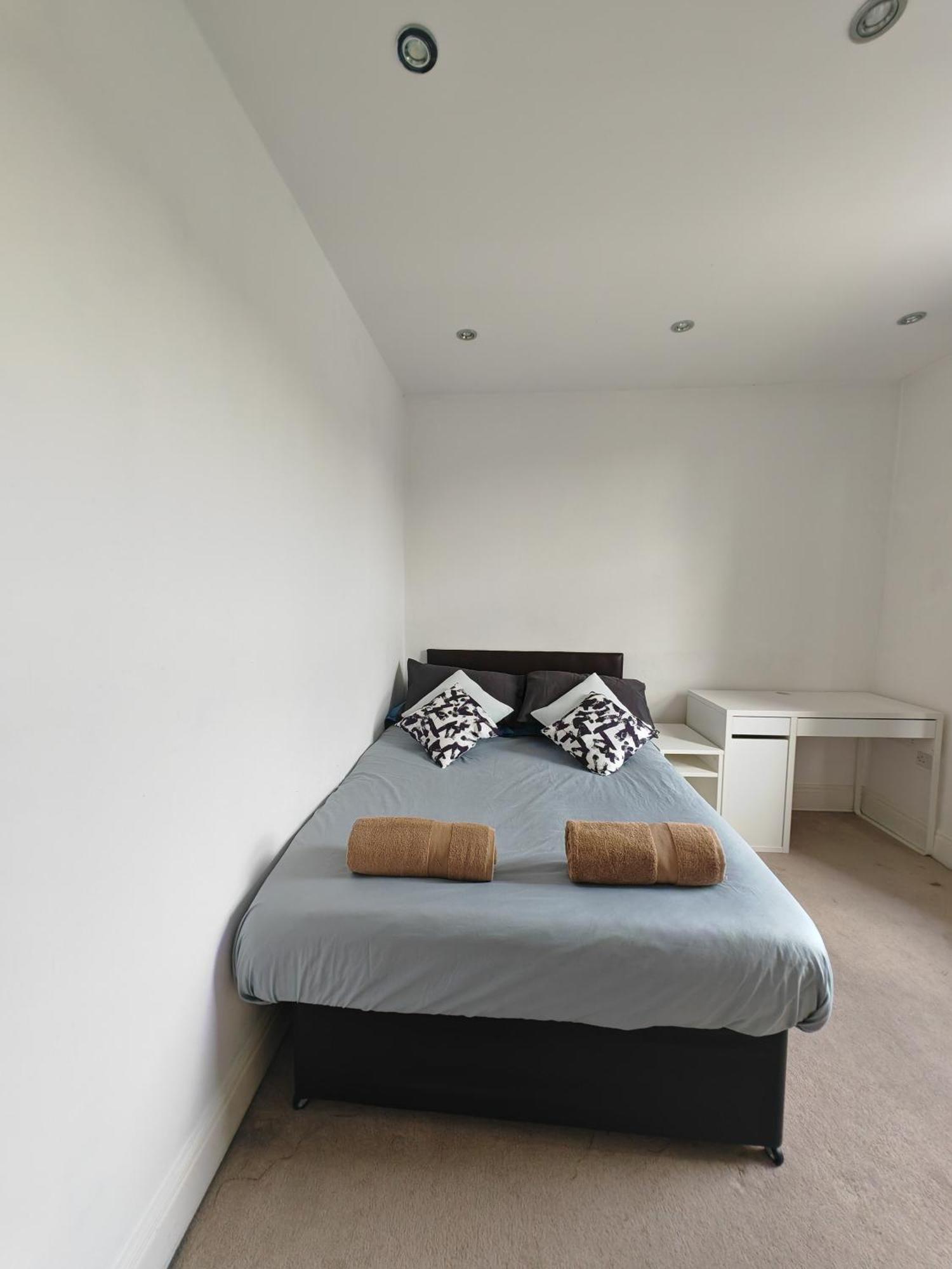 Spacious 3 Bedroom In London