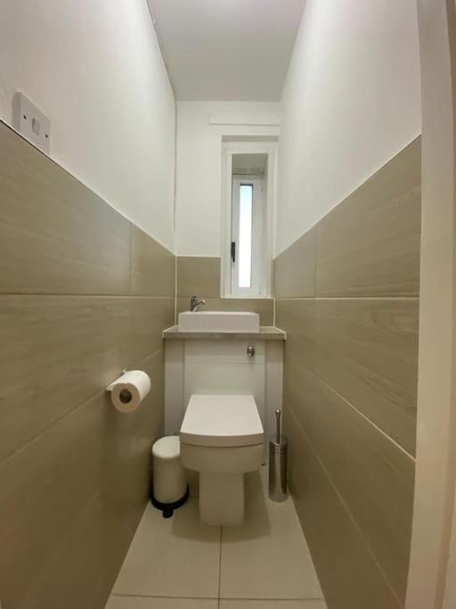 Comfy Entire Flat With View Balcony In Regents Park, Camden, Apartment