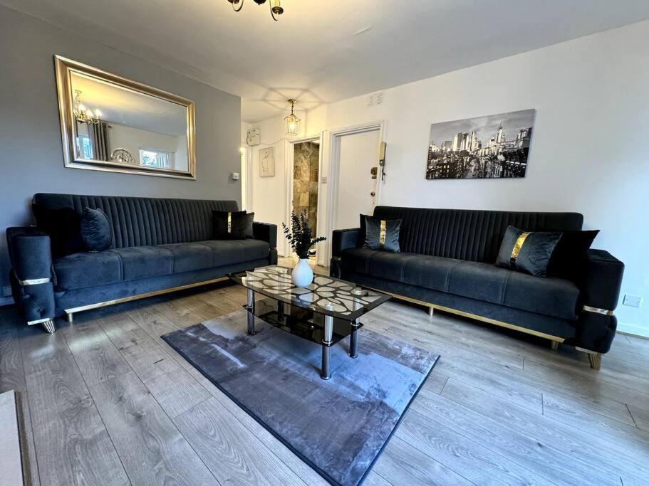 Leilighet Newly Renovated Kensington 2 Bedroom With Balcony Near Harrods Sleeps 6, 2 Min Walk From Station London