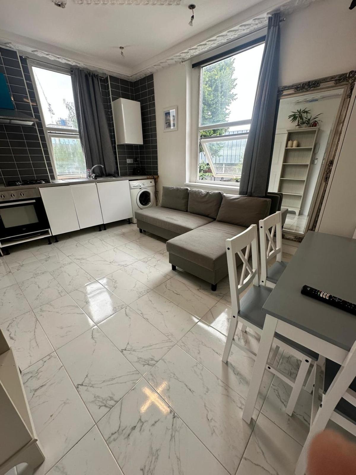 First Floor One Bedroom Flat Bell Street London