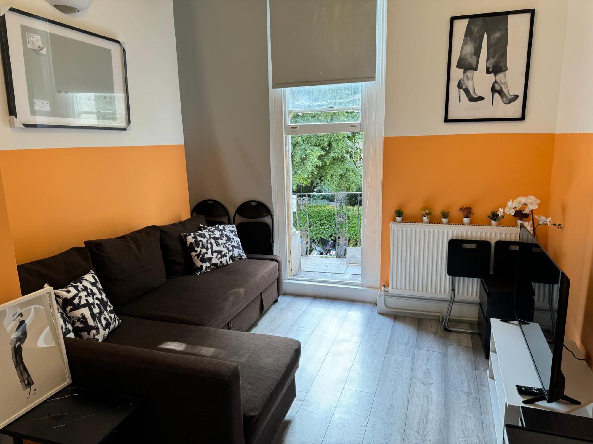 Central, Compact And Fashion Flat For 4 People With Breakfast In Kensington Zone 1 Londen