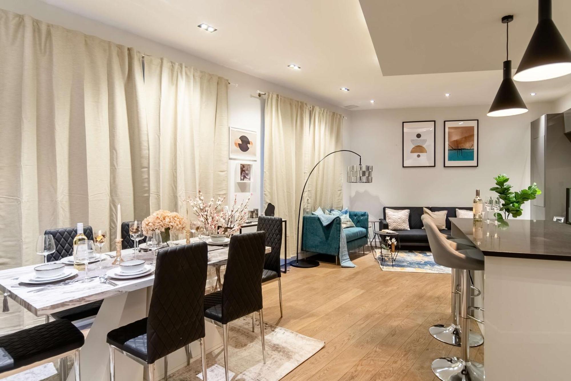 Holiday home Camden Coach House By Livestay Short Lets & Serviced With Terrace Retreat & Parking London