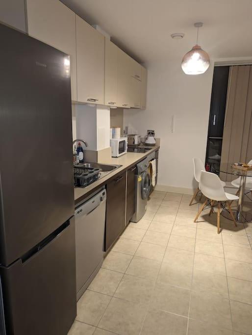 Premium Offers L Last-minute L Remigro Short Lets L 1 Bed Flat L Royal Docks L Airport & Excel L 2 Bed St Albans L Family Friendly L Near Bus Stop L Centre L Book Today With Remigro Apartamento *
