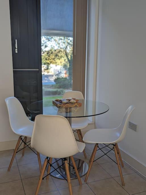 Apartamento Premium Offers L Last-minute L Remigro Short Lets L 1 Bed Flat L Royal Docks L Airport & Excel L 2 Bed St Albans L Family Friendly L Near Bus Stop L Centre L Book Today With Remigro Londres