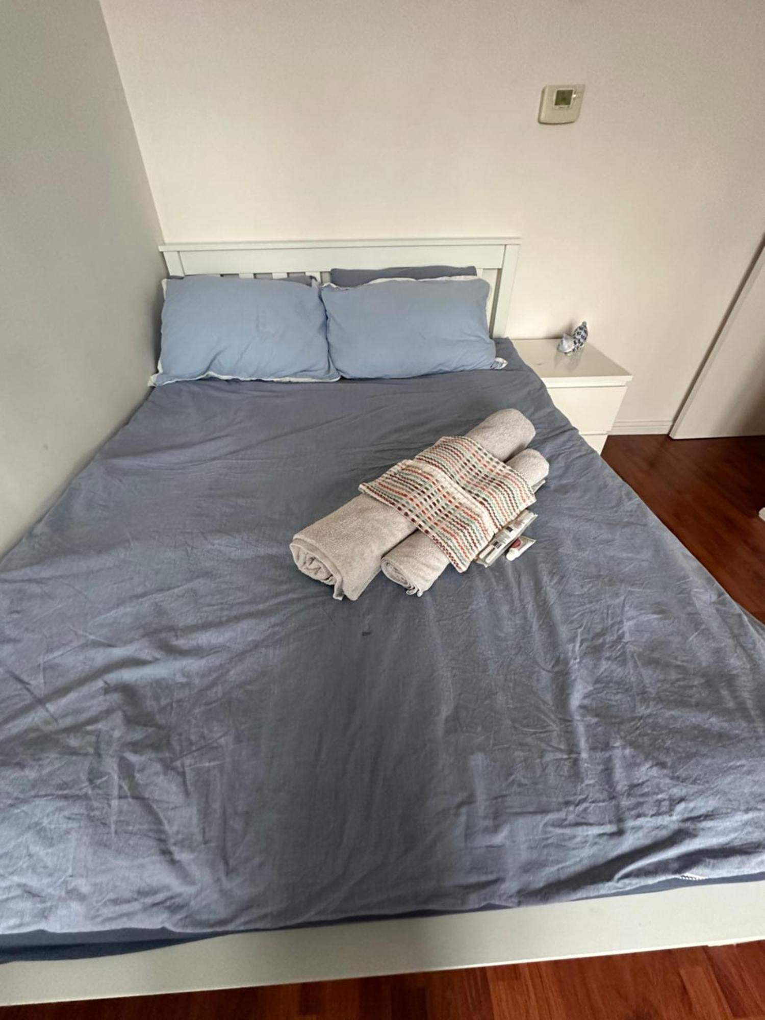 Bed & Breakfast White *