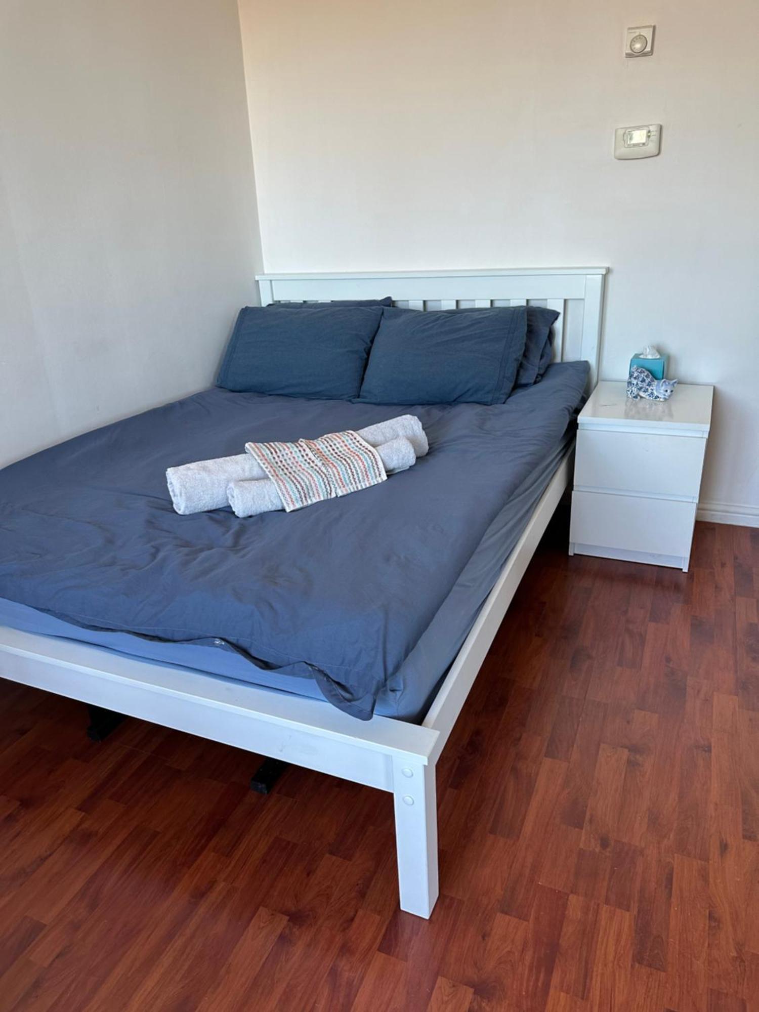 Bed & Breakfast White