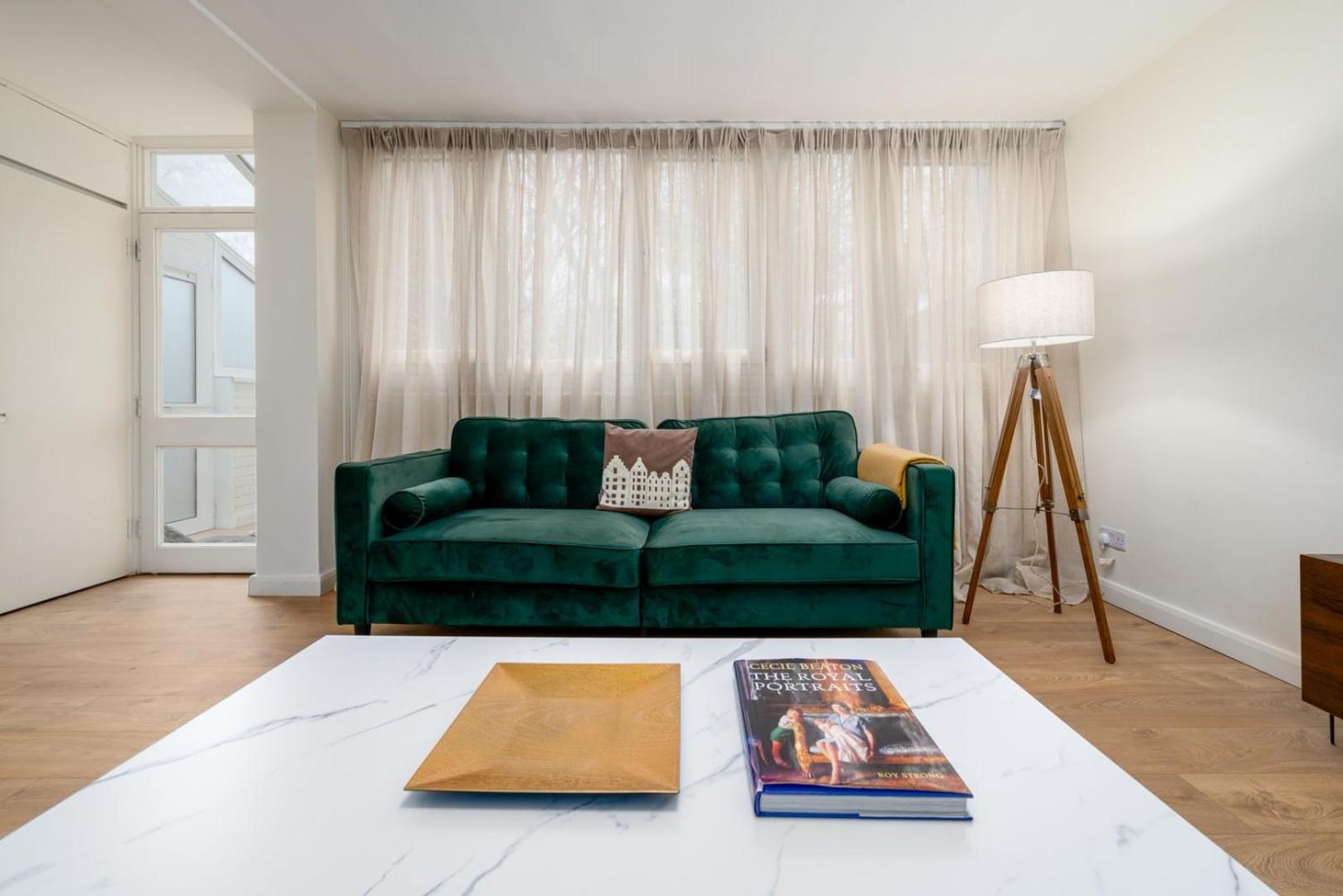 Appartement Guestready - Spacious Retreat At Grange Park Londen