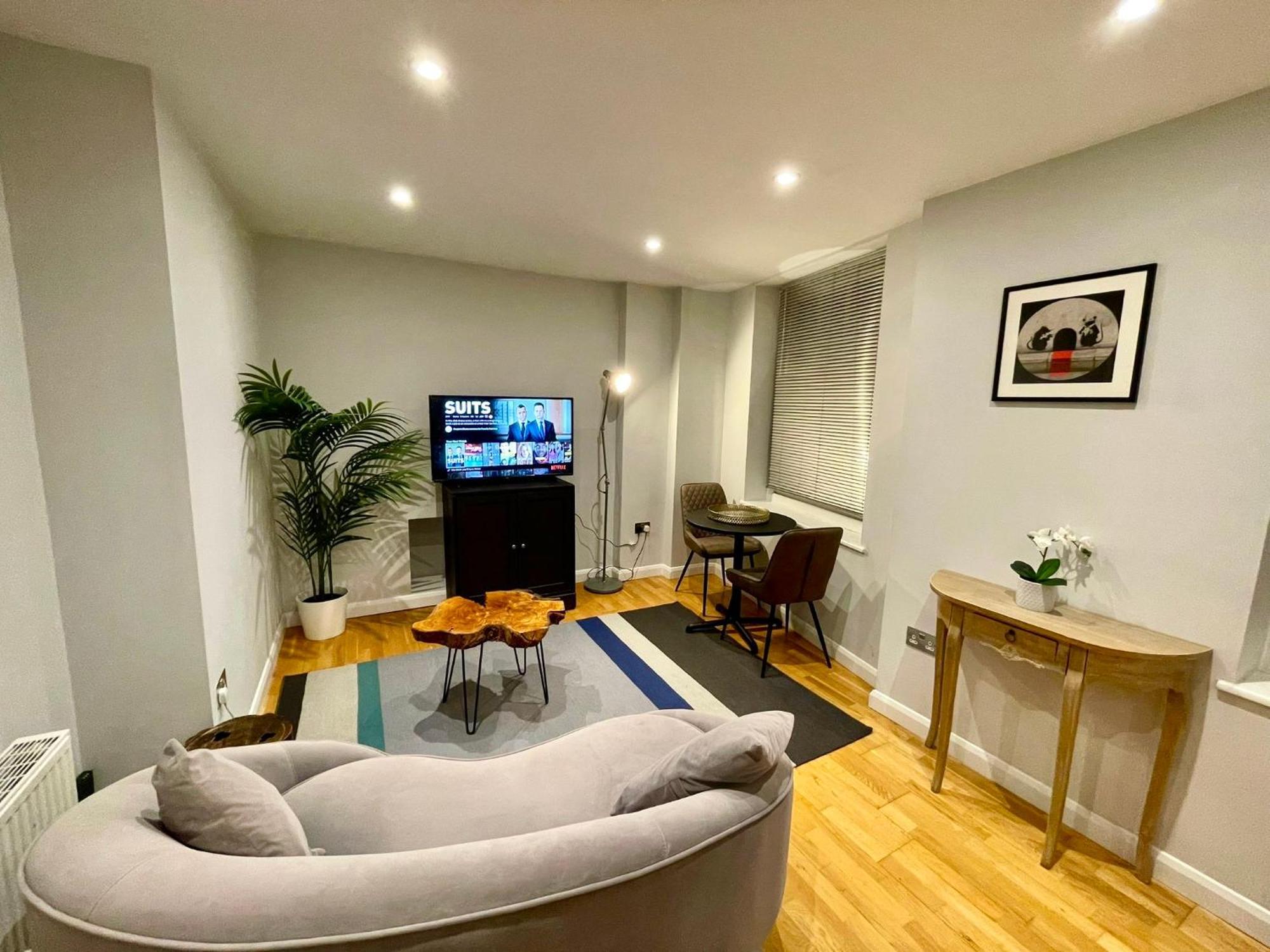 Stylish 1br, 15 Mins To Buckingham Palace, *