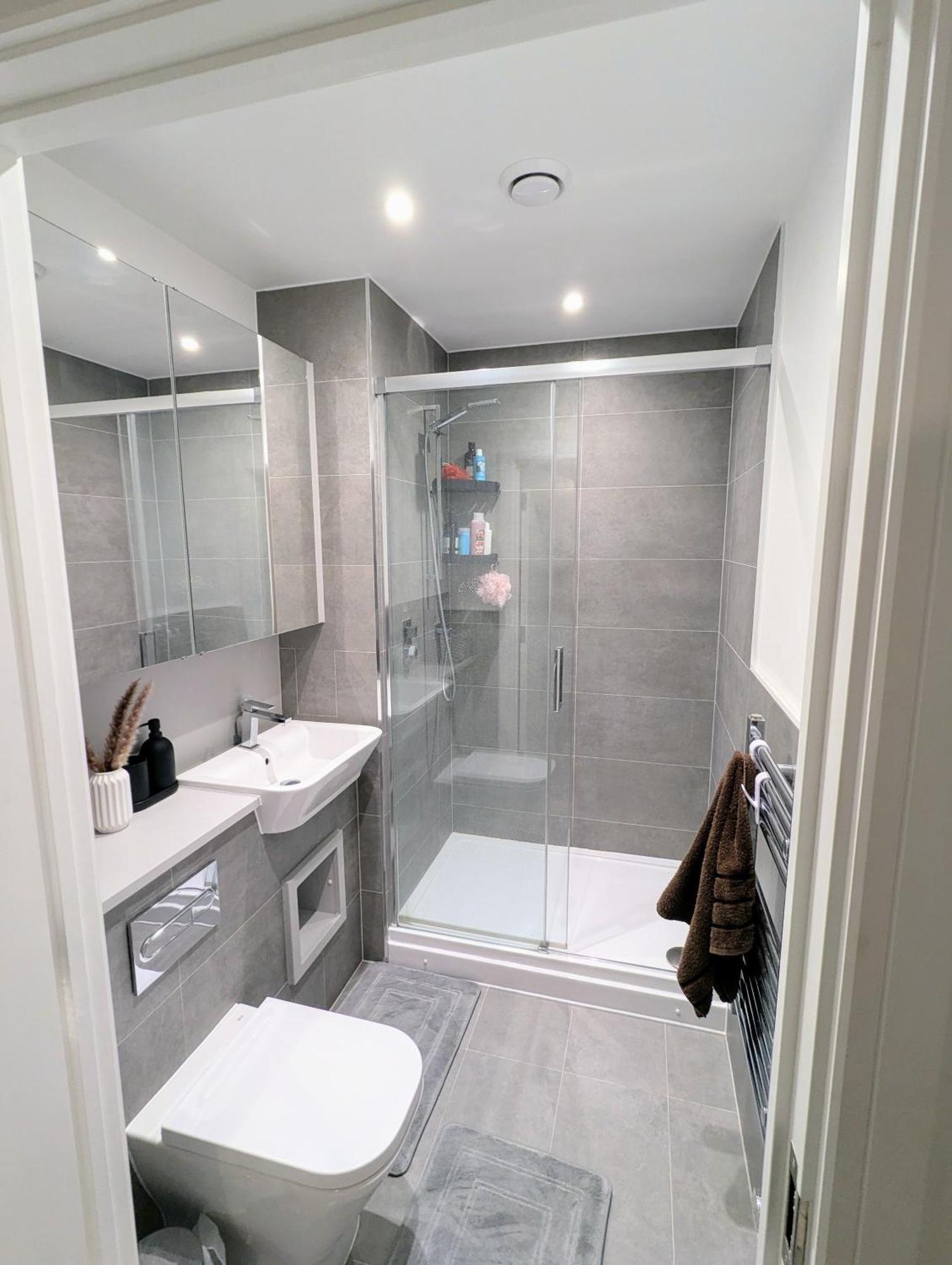 Appartement Modernistic 2 Bed - 2 Bath Flat Near Londen