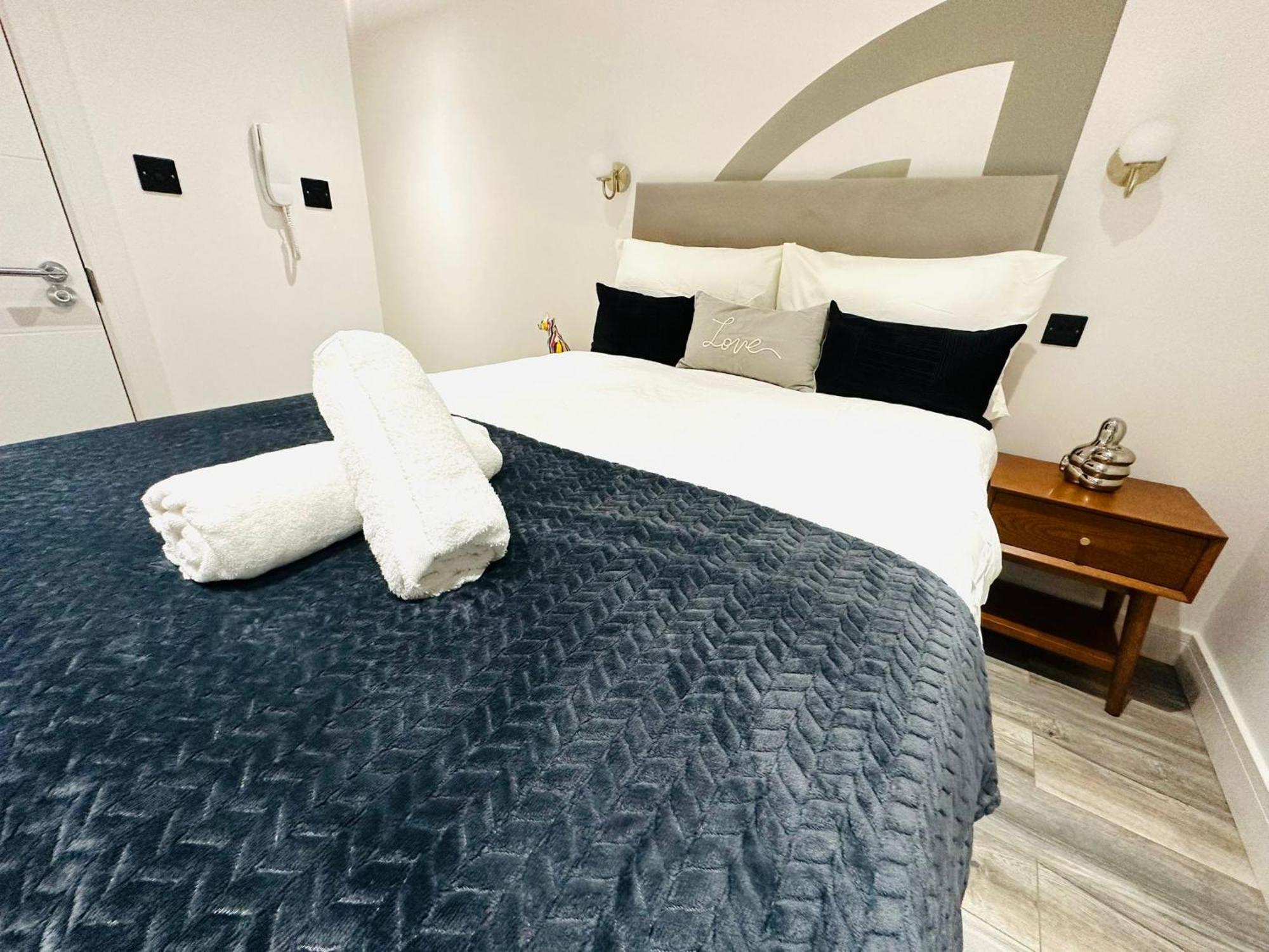 Luxury Flats, Perfect And Ideal For Tourists * London