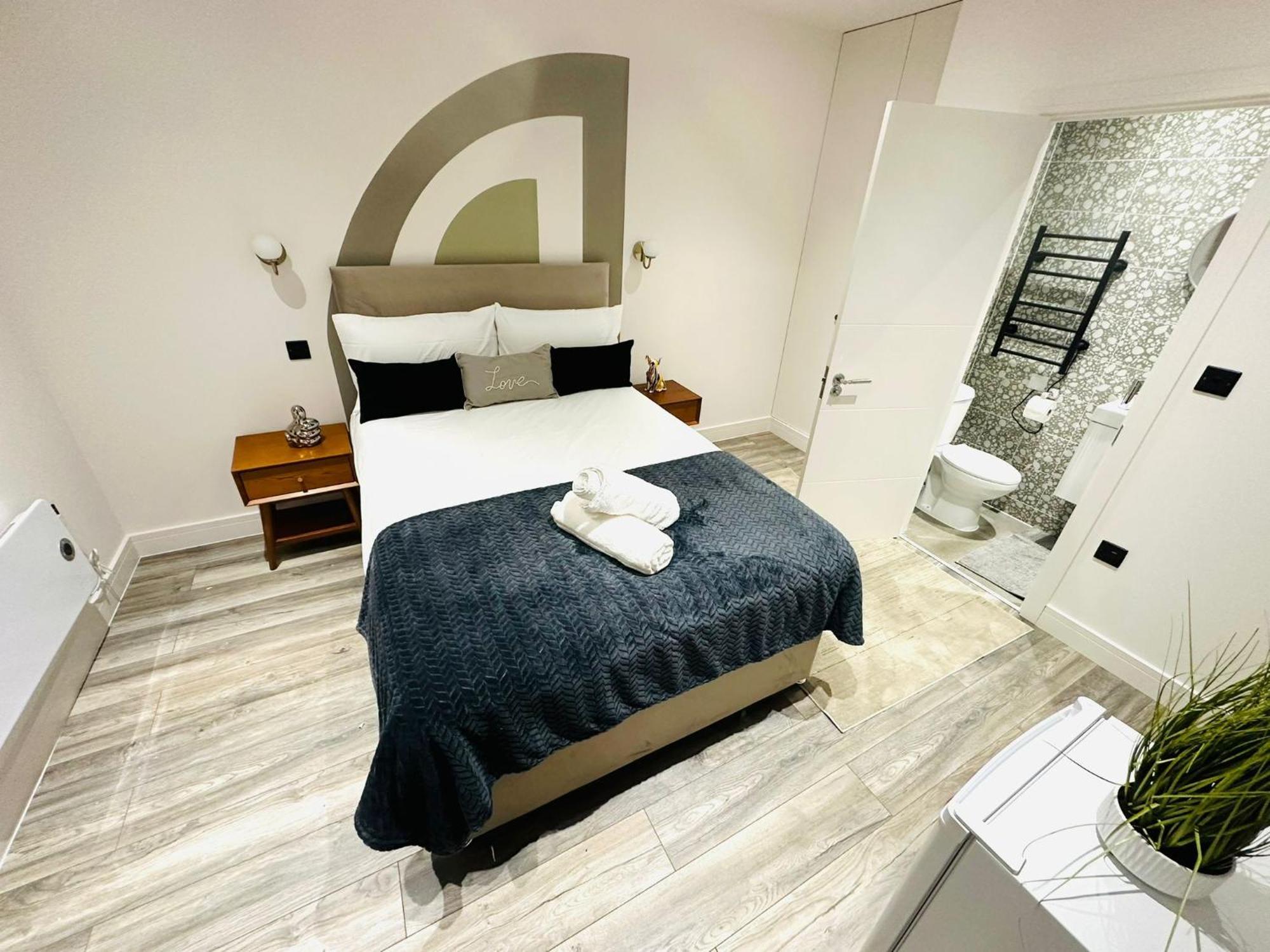 Luxury Flats, Perfect And Ideal For Tourists Apartment *