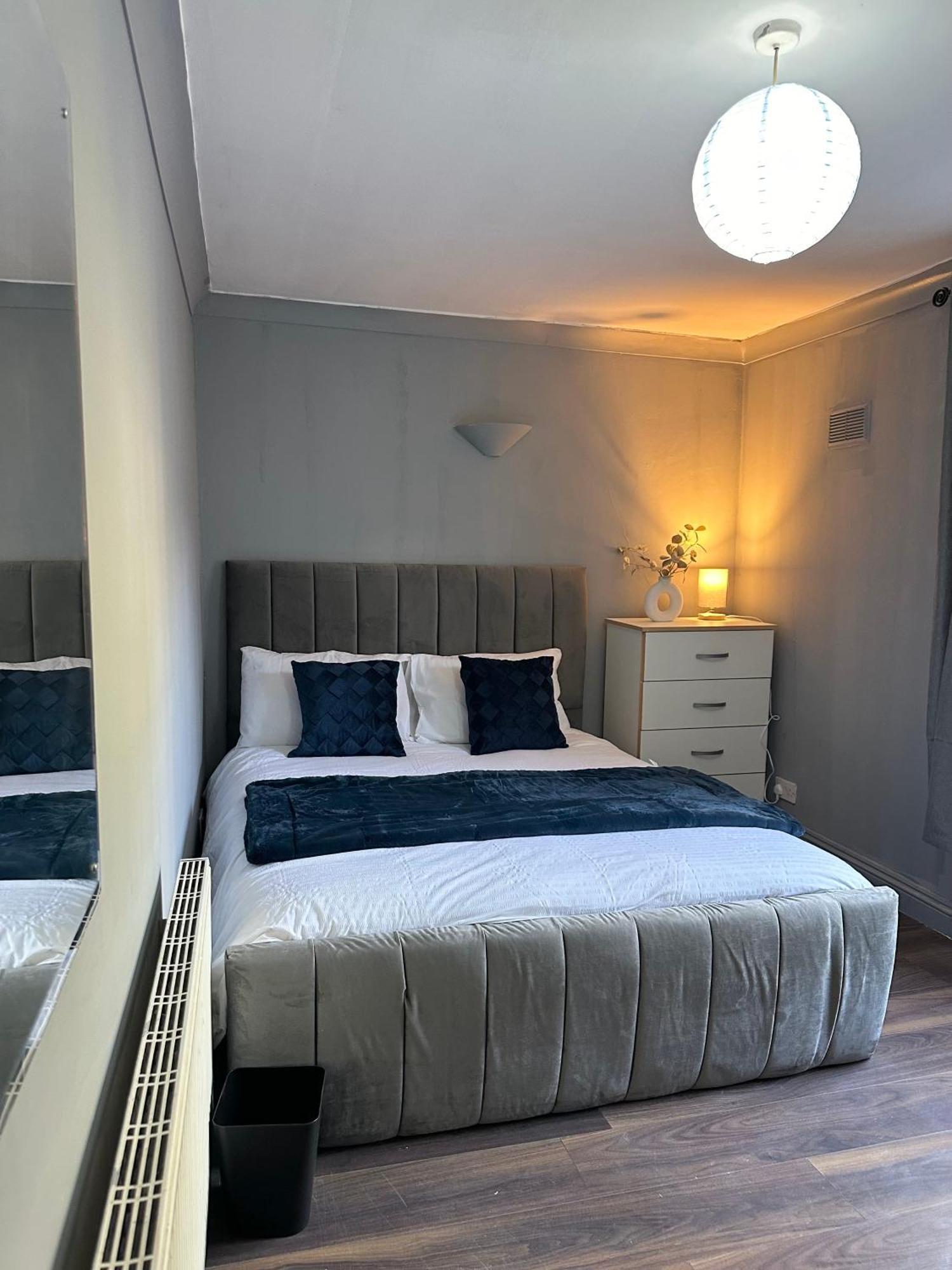 Luxury In A 4 Bedroom Flat! 4 Minutes Walk To Kingscross, St Pancras Privatunterkunft *