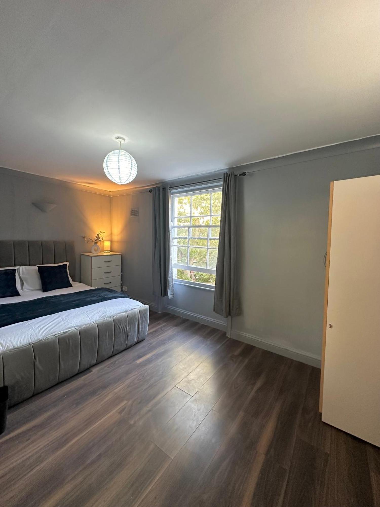 Luxury In A 4 Bedroom Flat! 4 Minutes Walk To Kingscross, St Pancras Privatunterkunft London