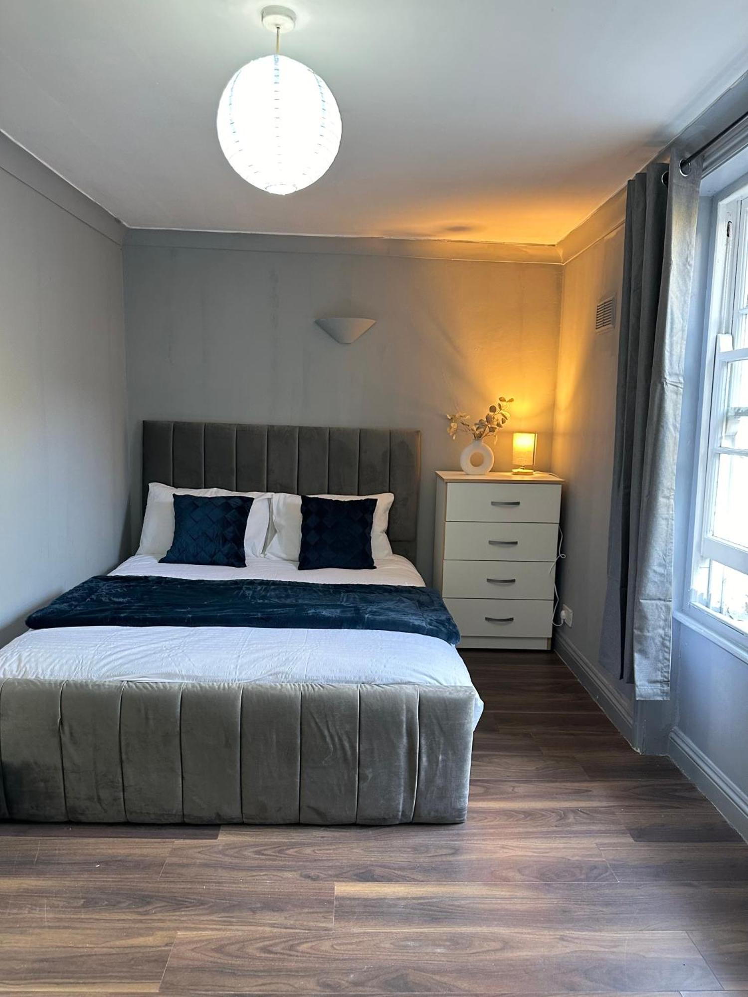 Luxury In A 4 Bedroom Flat! 4 Minutes Walk To Kingscross, St Pancras Privatunterkunft London