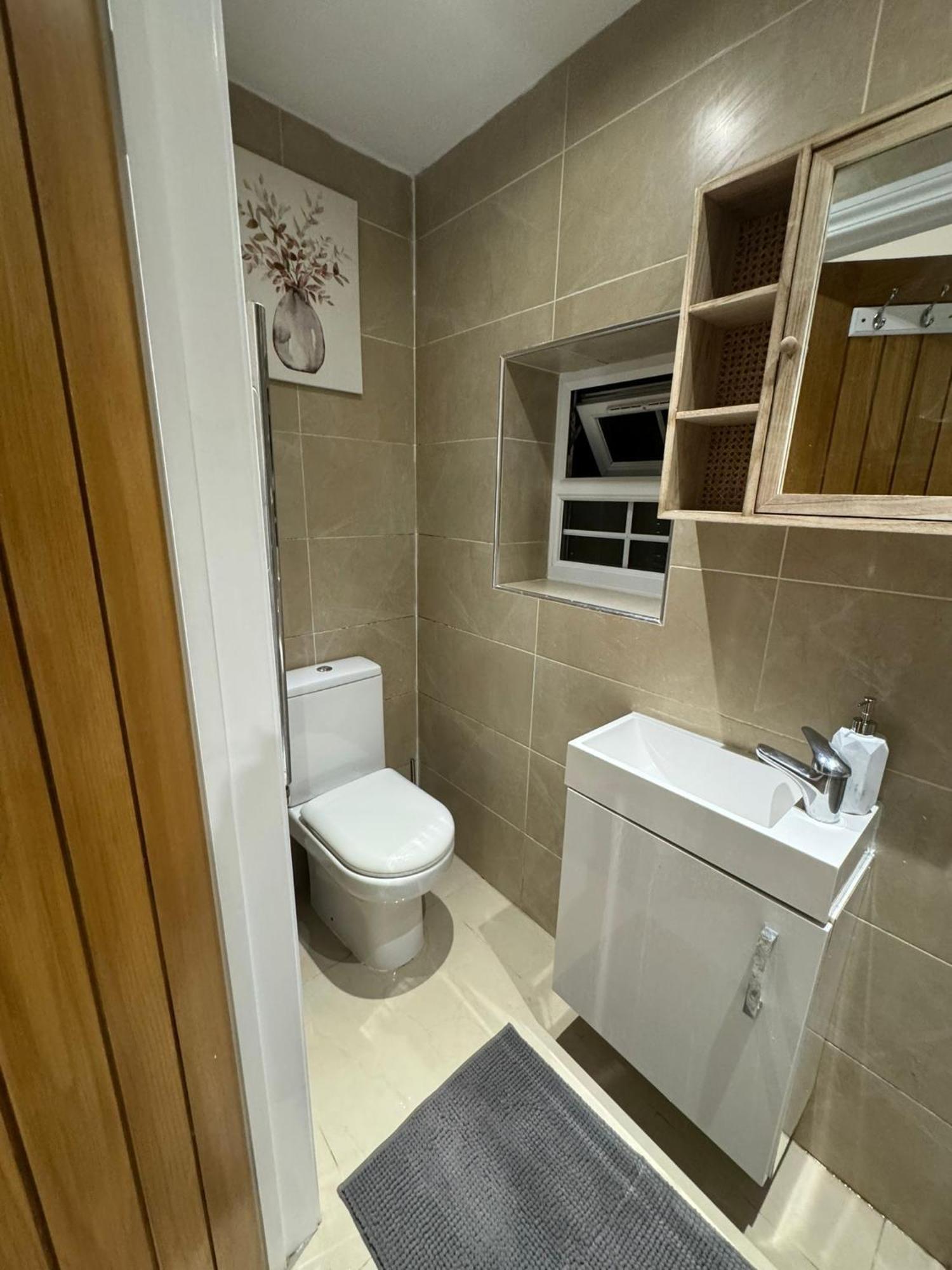 One Bedroom Flat Park Avenue London