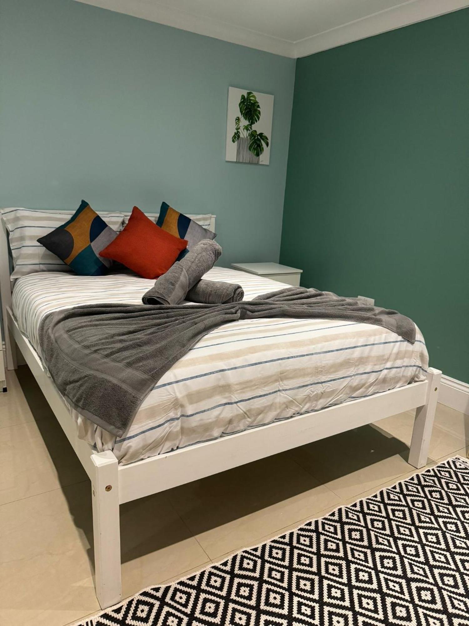 One Bedroom Flat Park Avenue Apartment