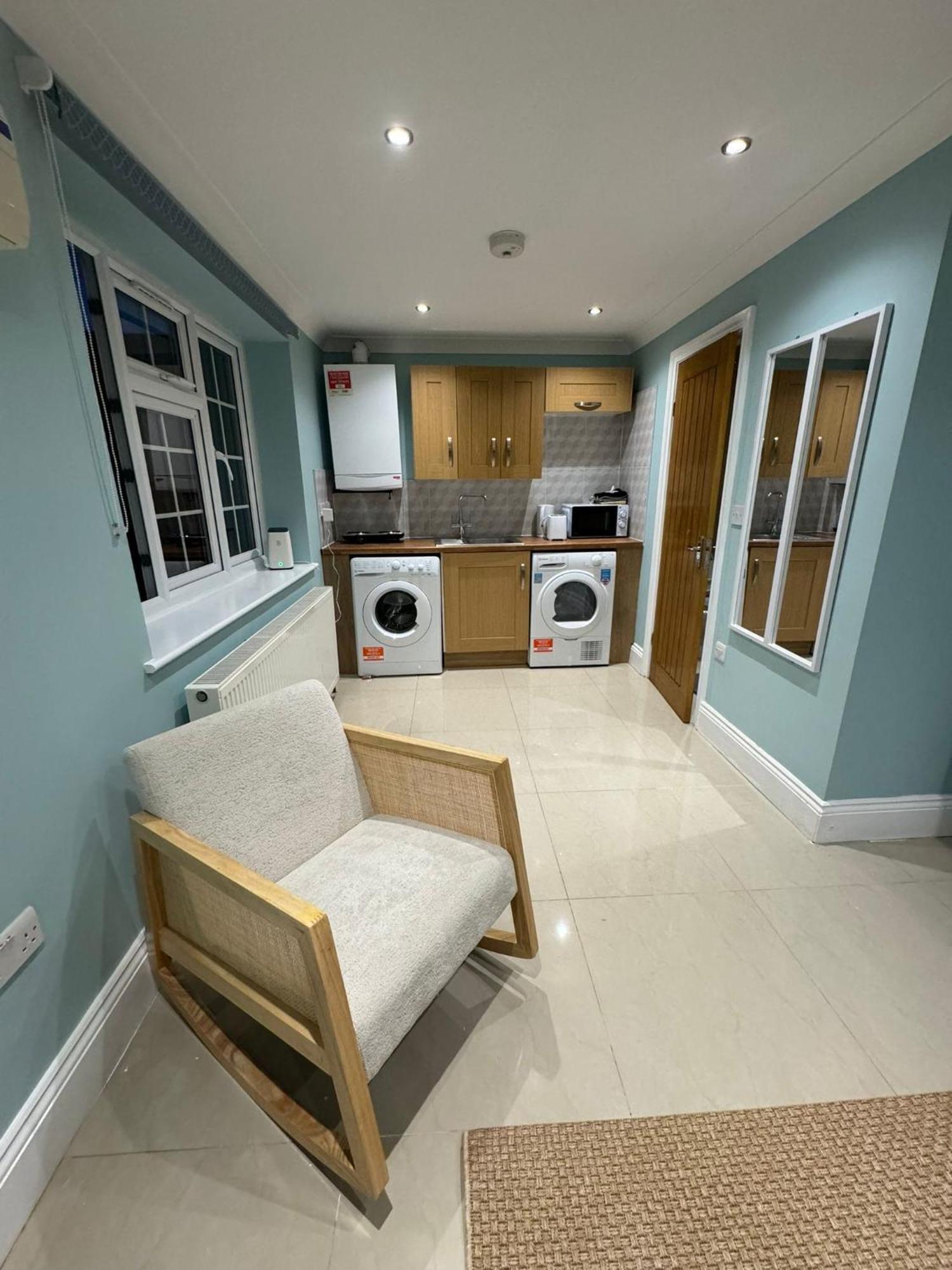 One Bedroom Flat Park Avenue *