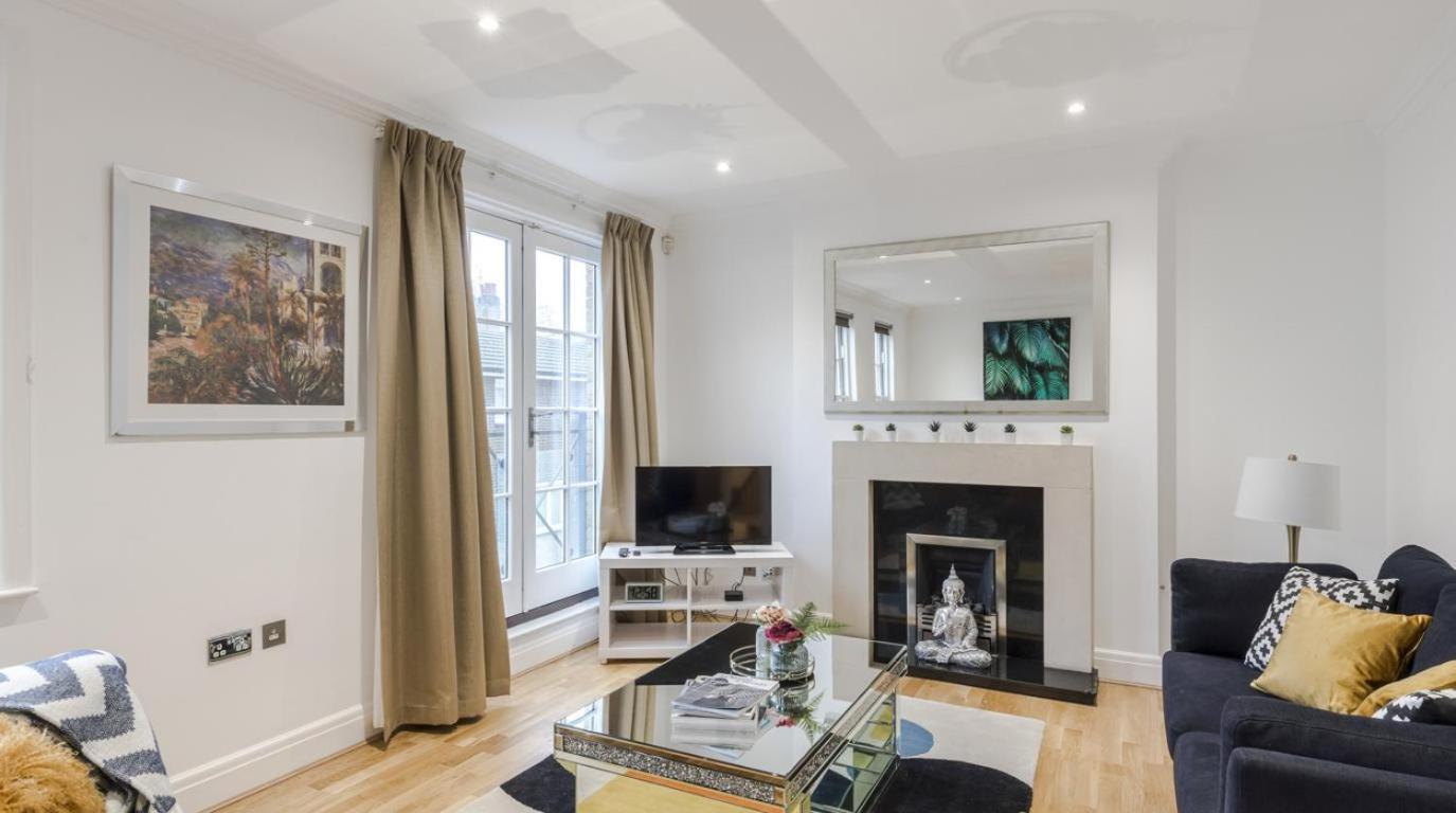 Lovely 2-bed House In Knightsbridge Feriehus London